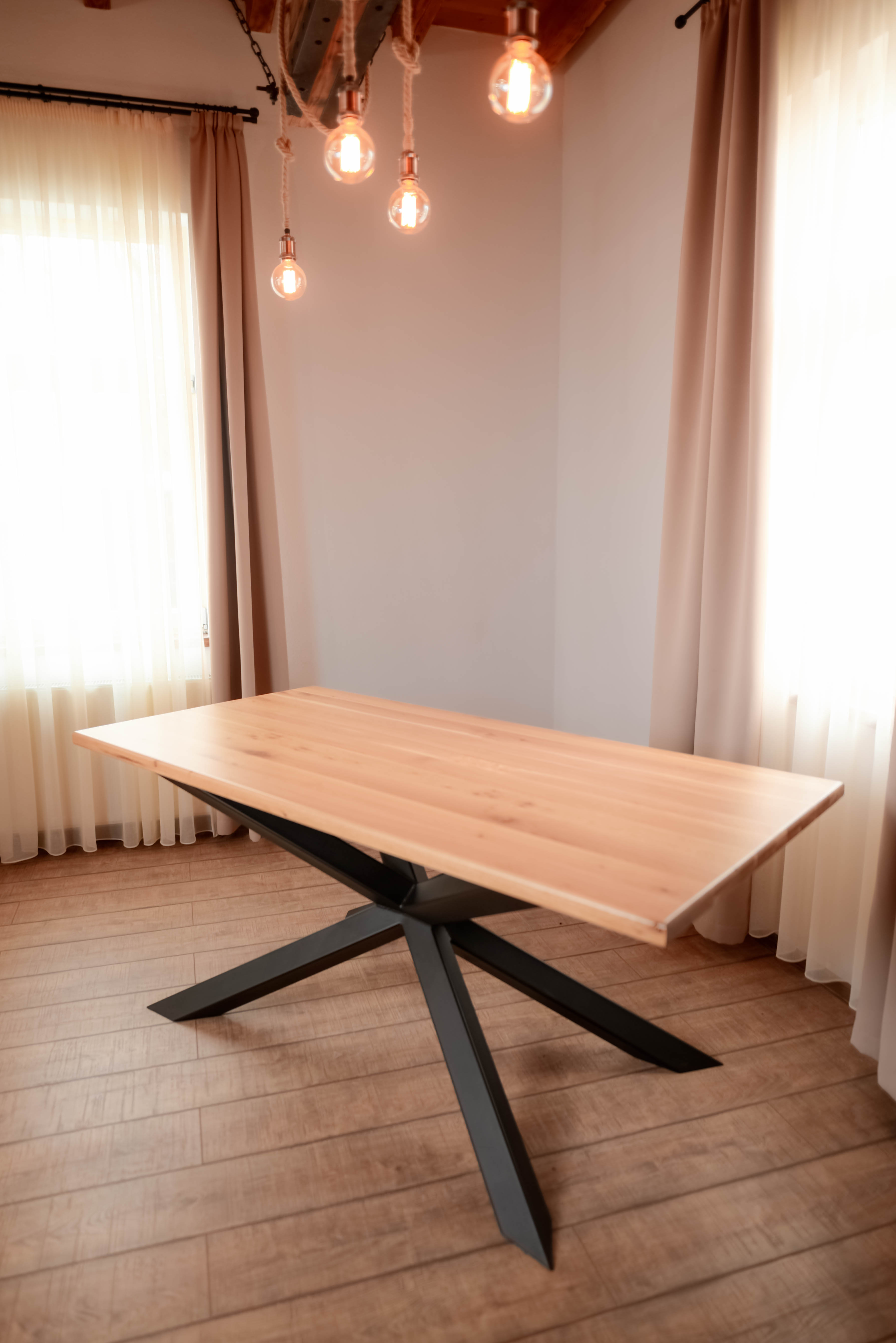 "Xplosion" asztal - masă - table 