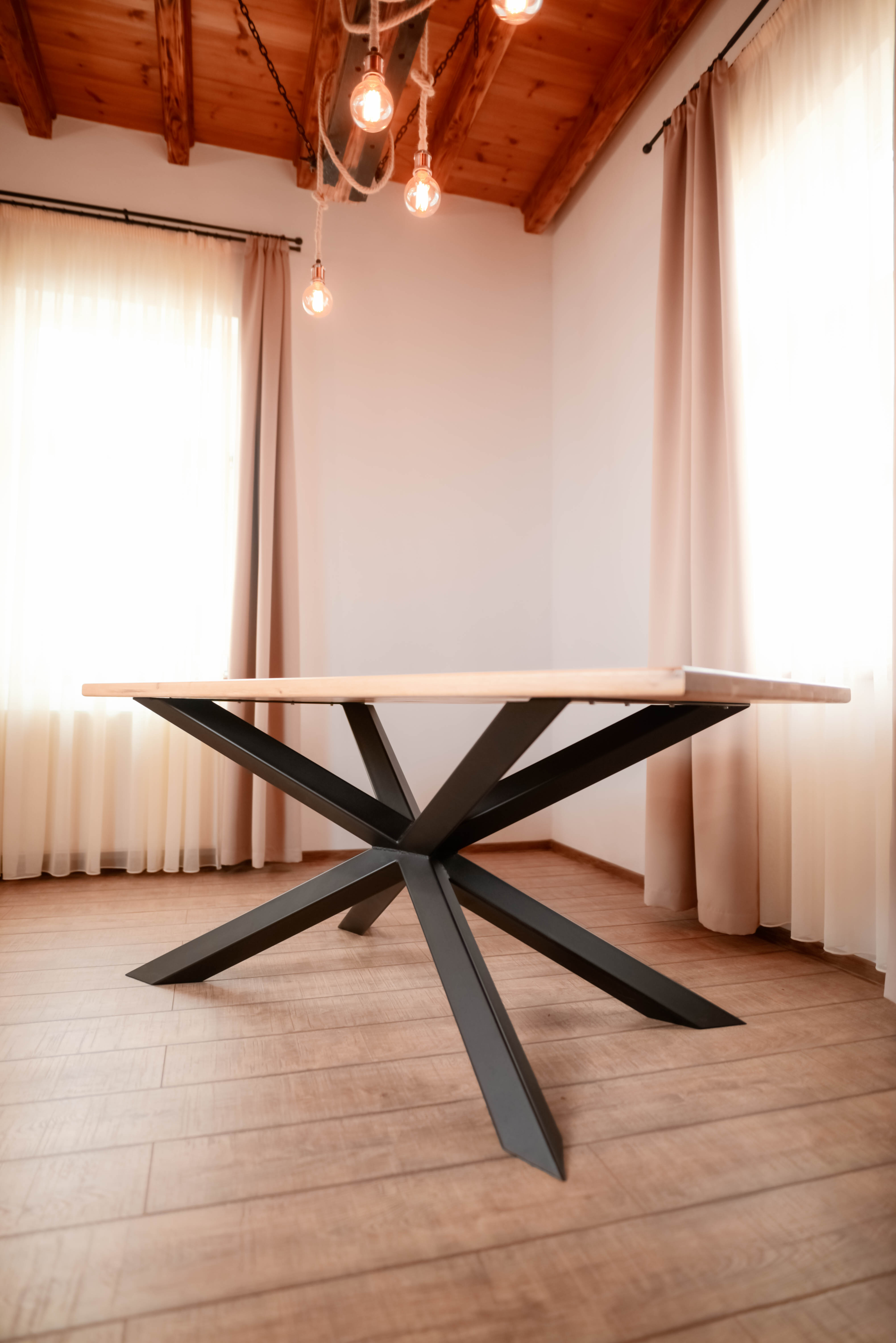 "Xplosion" asztal - masă - table 