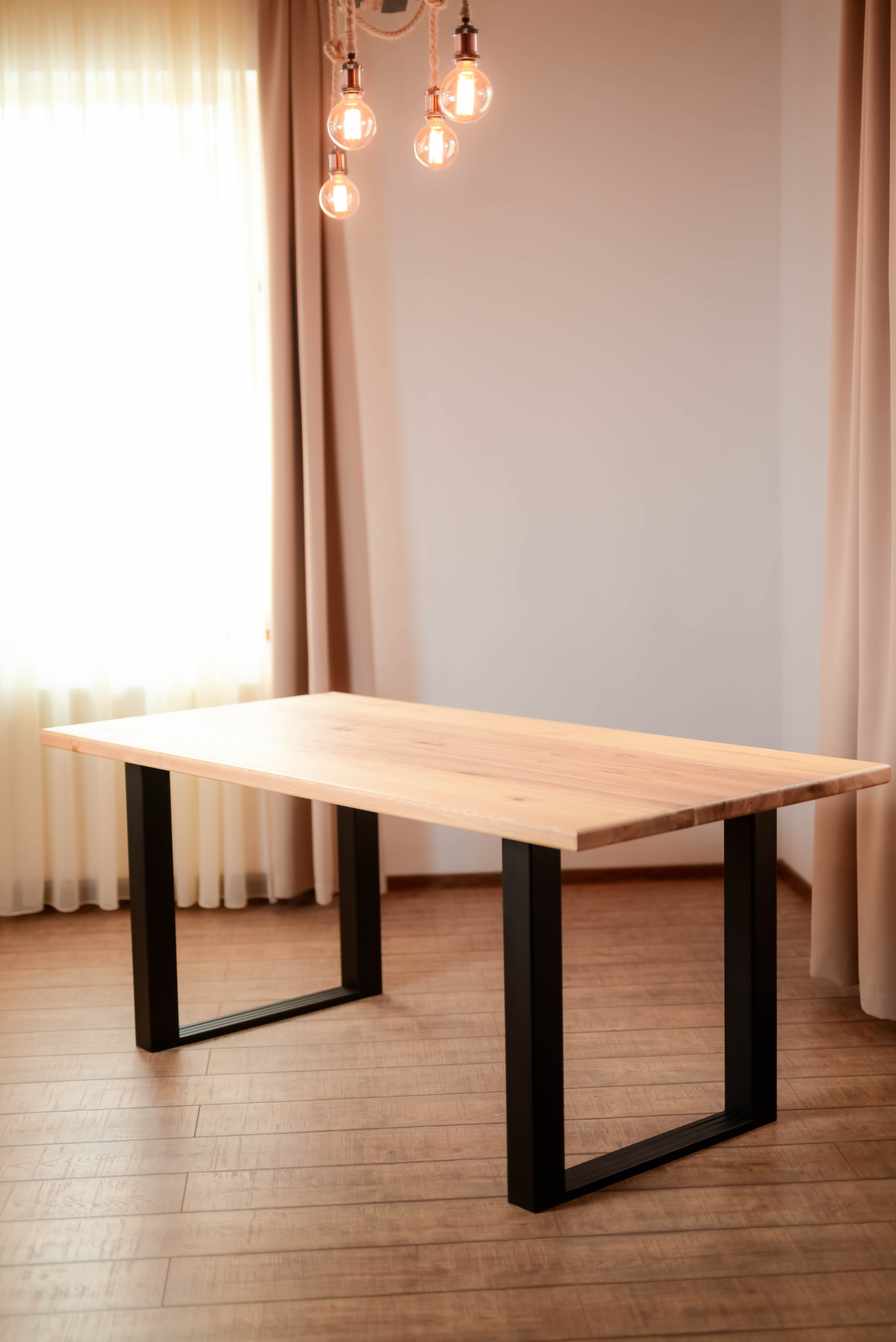 "Stripes" asztal - masă - table