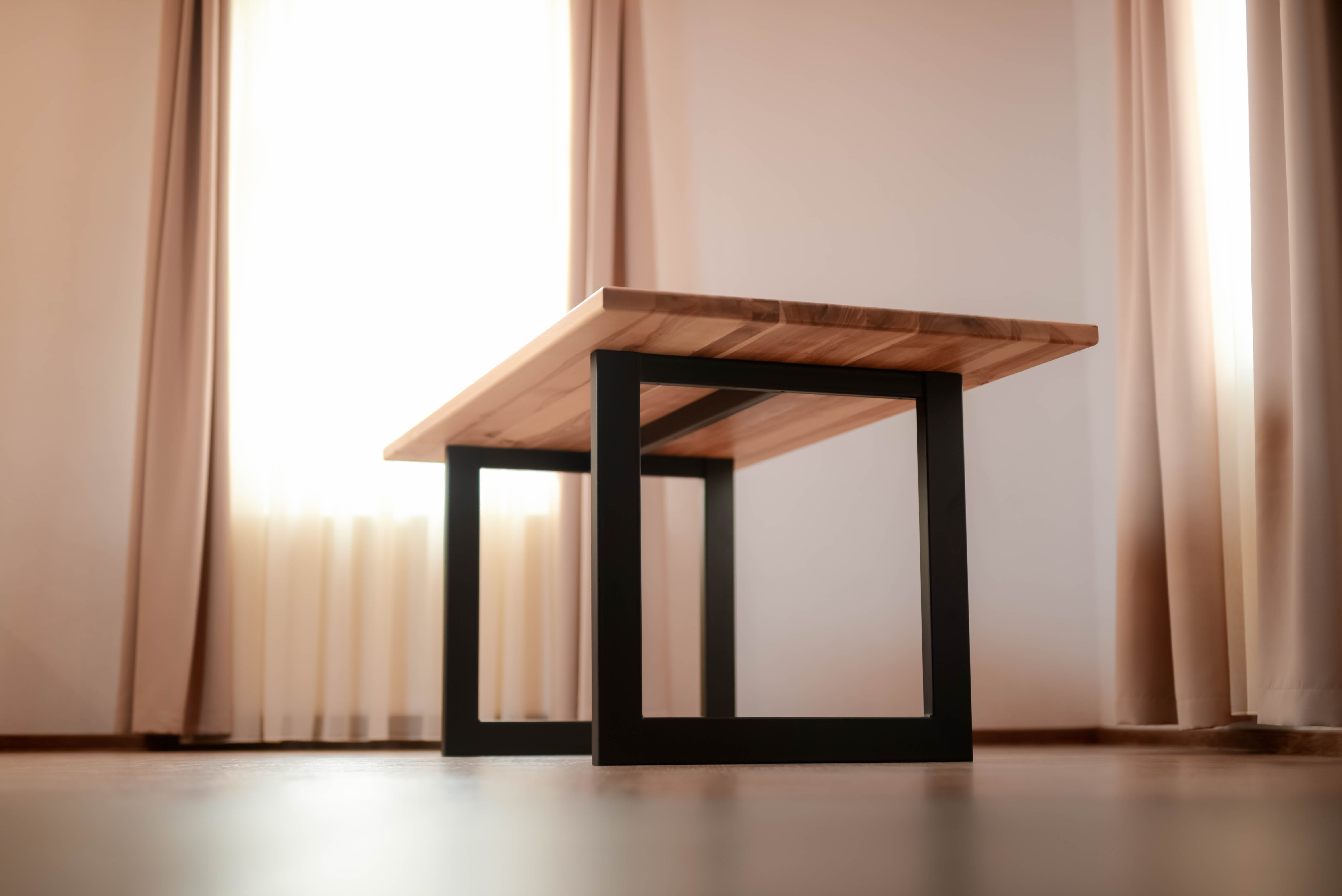 "Tetragon" asztal - masă - table