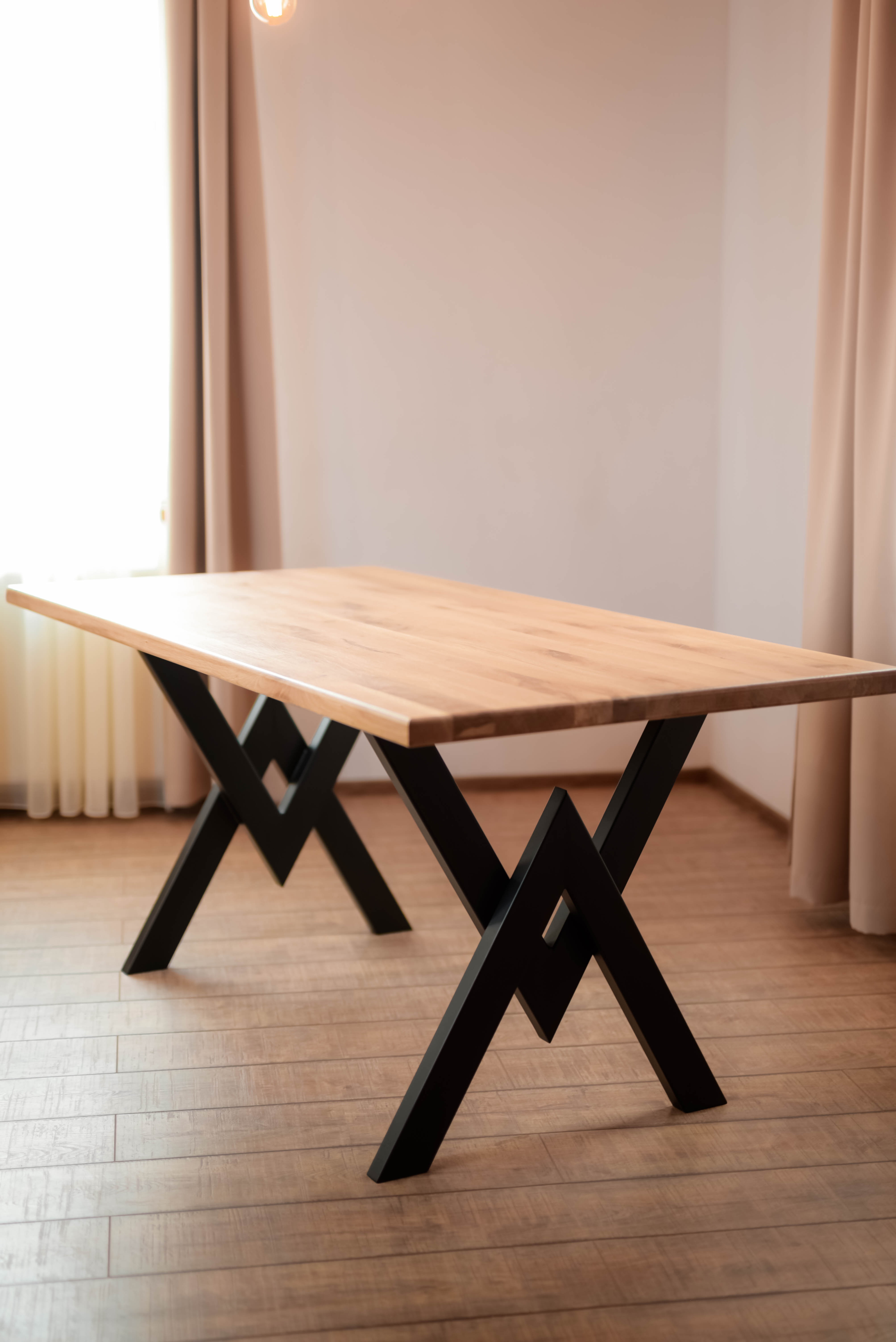 "Double A" asztal - masă - table