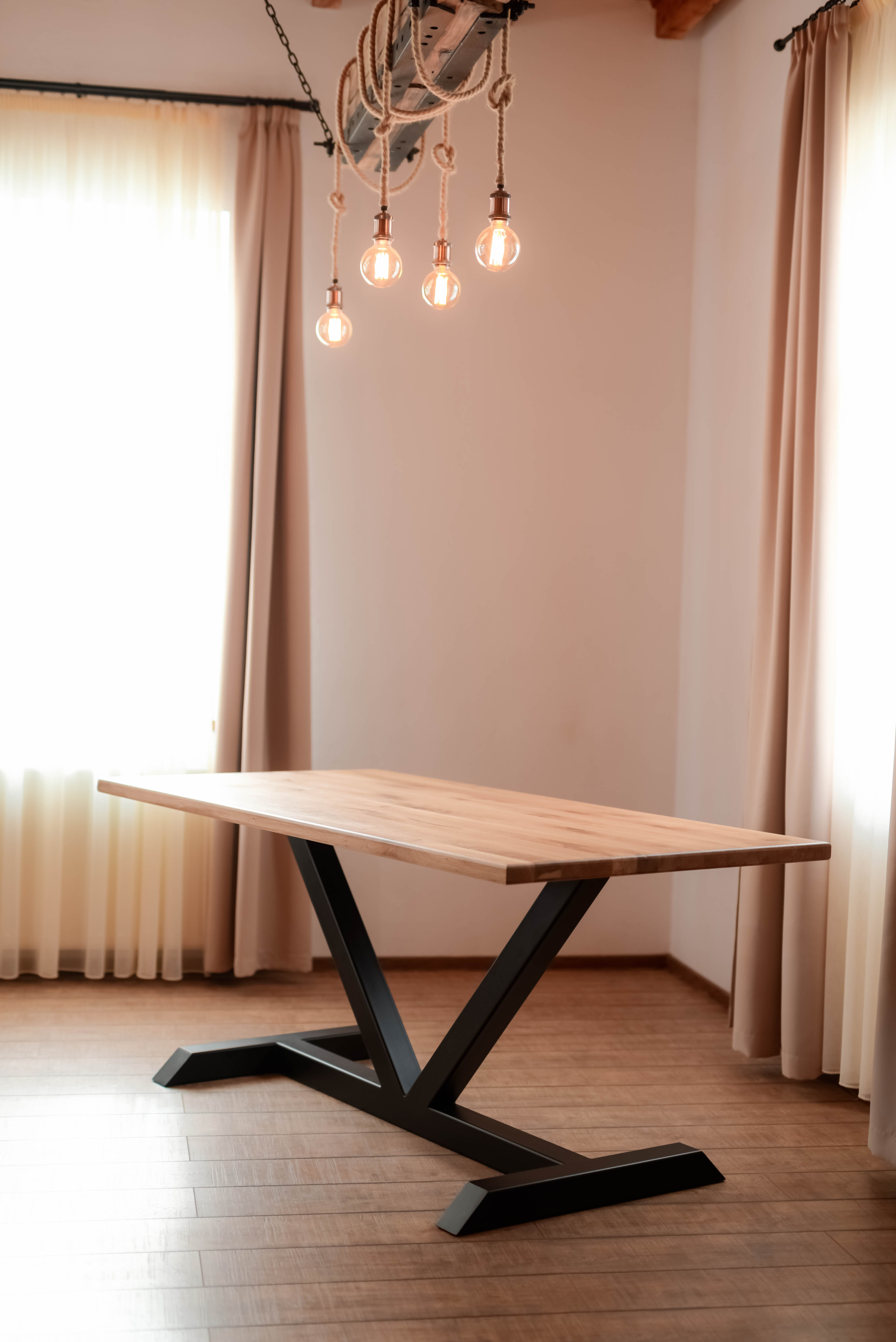 "K" asztal - masă - table