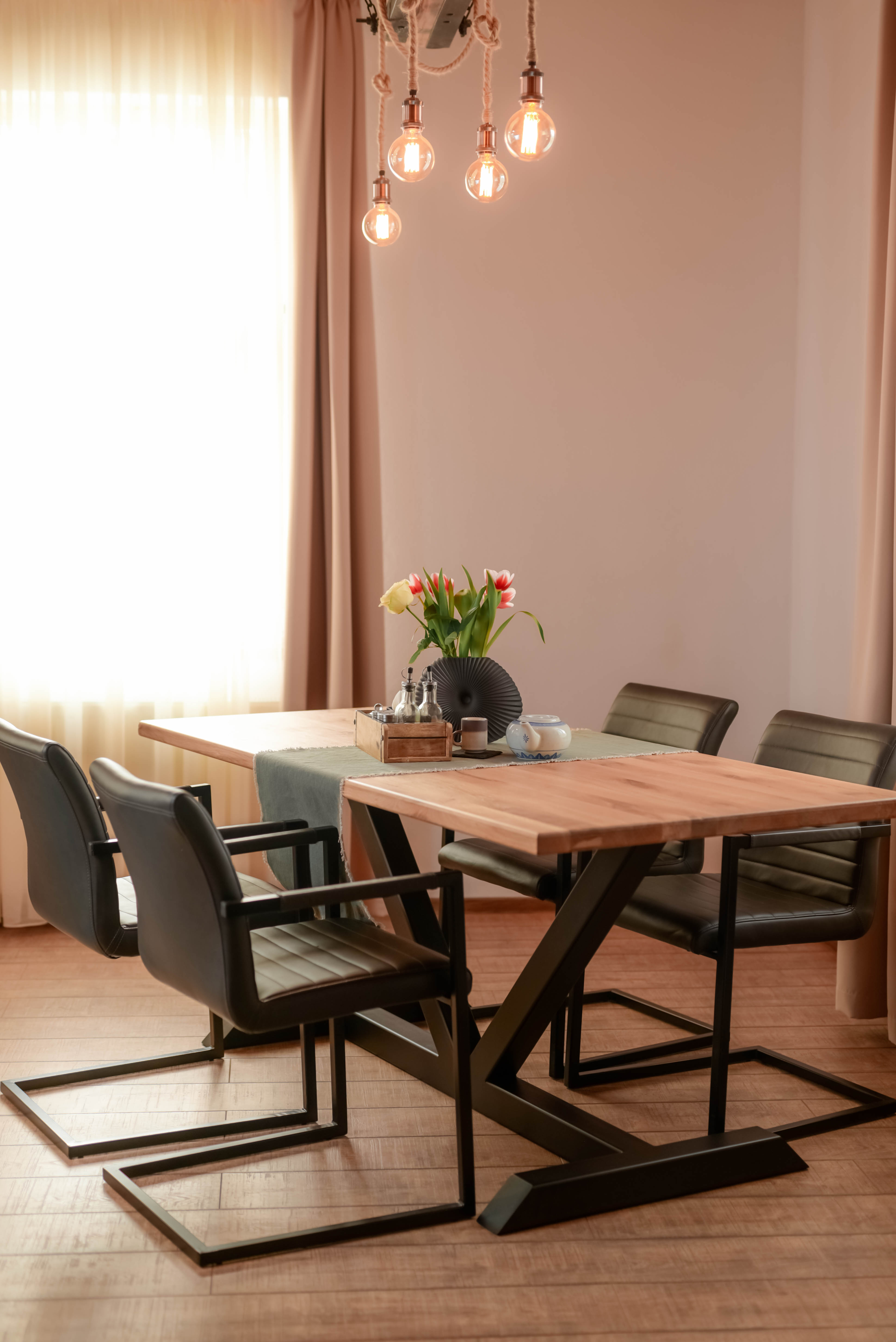 "K" asztal - masă - table