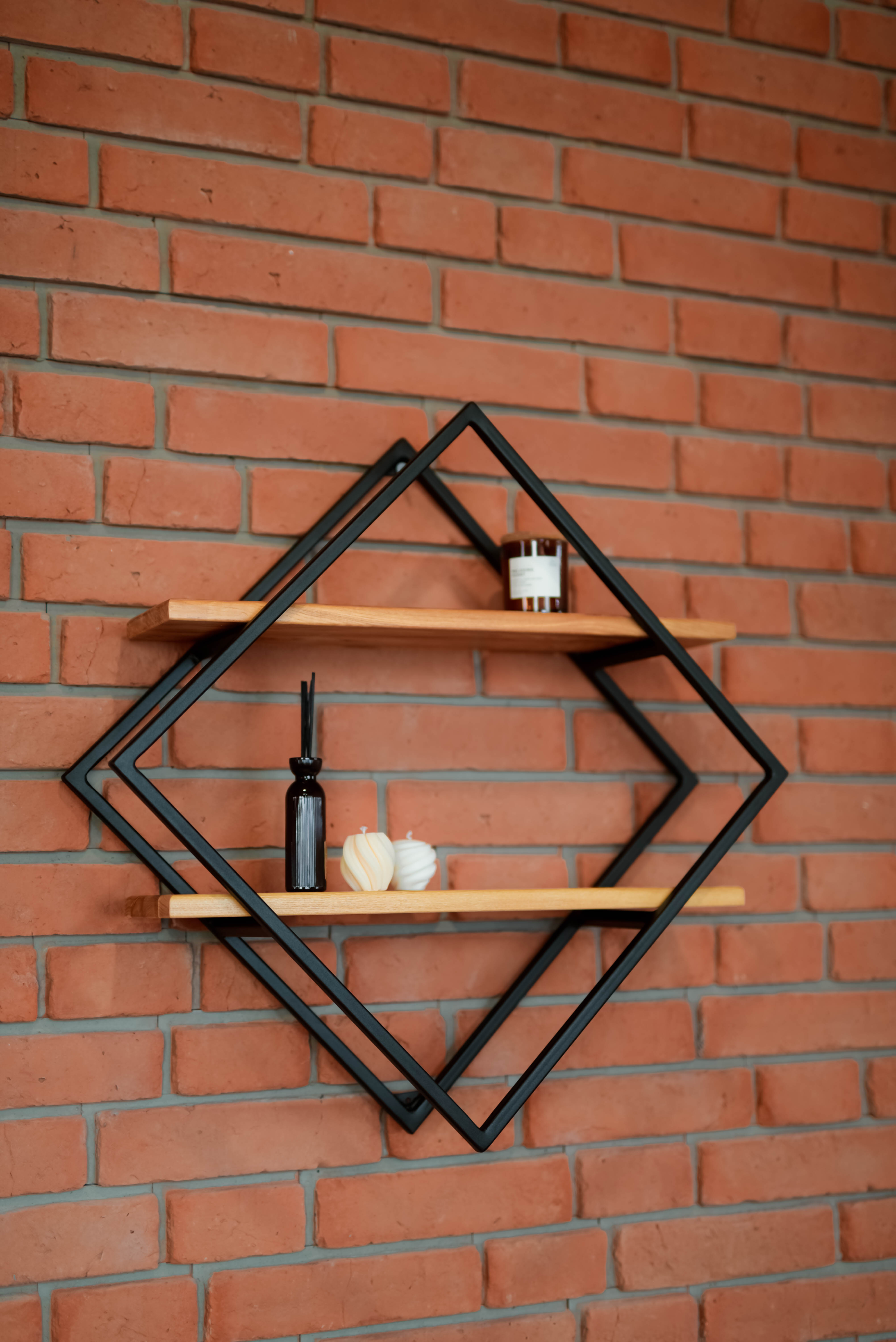 Rombusz polc - Raft în formă de romb - Diamond-shaped shelf