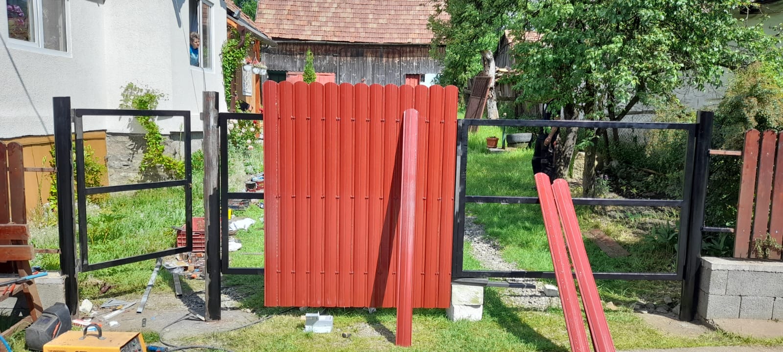 Bejárati kapu - Poartă de acces - Entrance gate