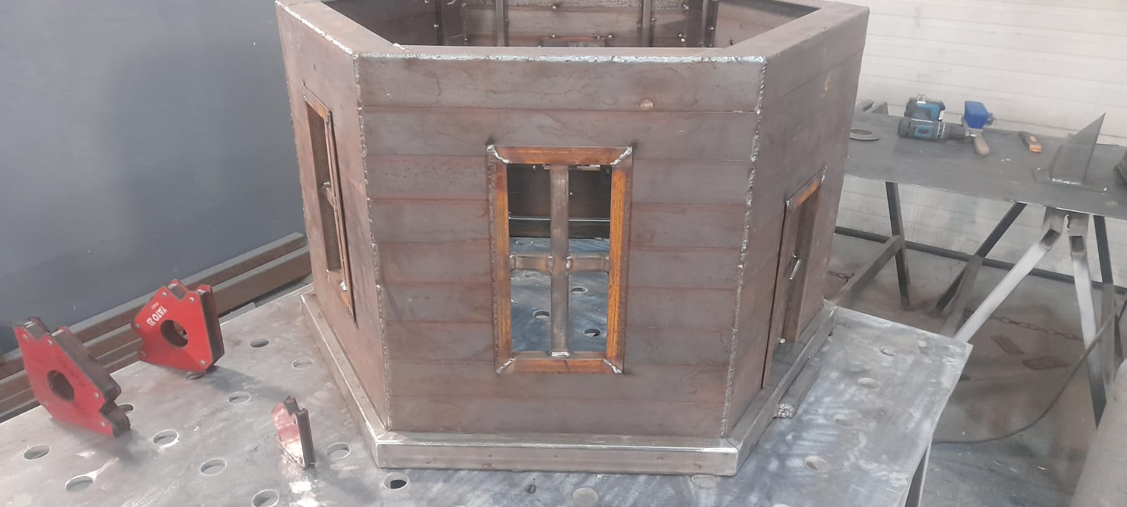 Szélmalom (kerti dekoráció) - Moară de vânt (decorațiune de grădină) - Windmill (garden decoration)