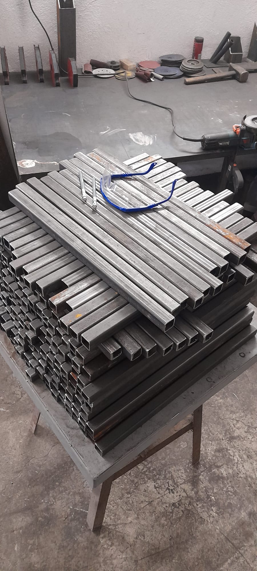 Kisméretű padok - Bănci mici - Small benches