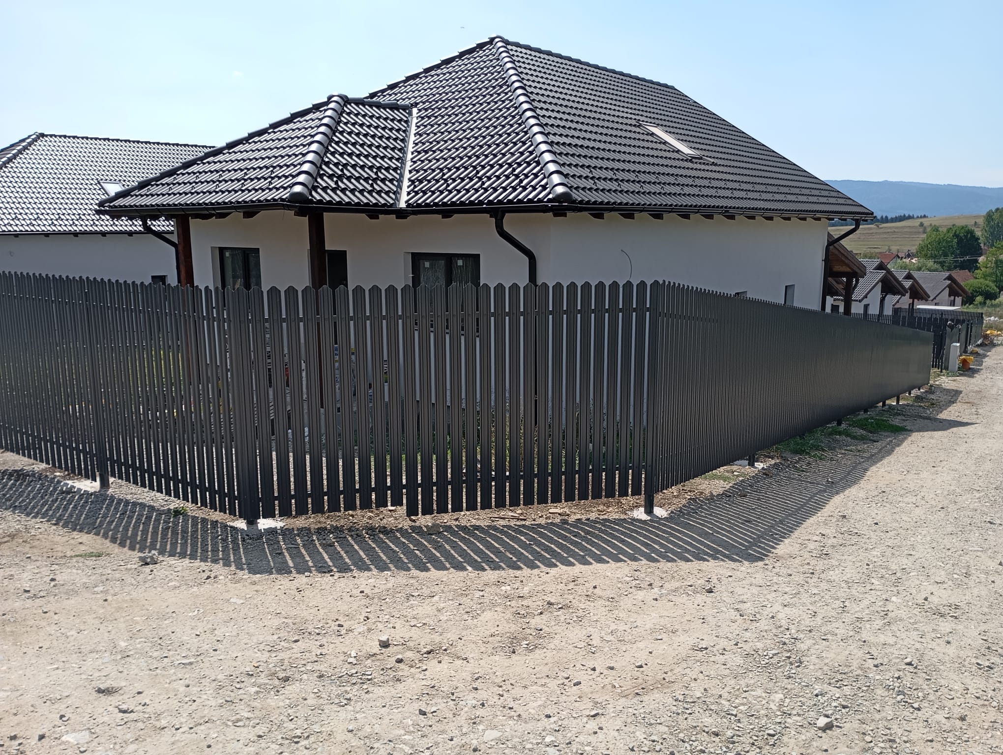 Lemez kerítés - Gard șipcă metalică - Sheet metal fence