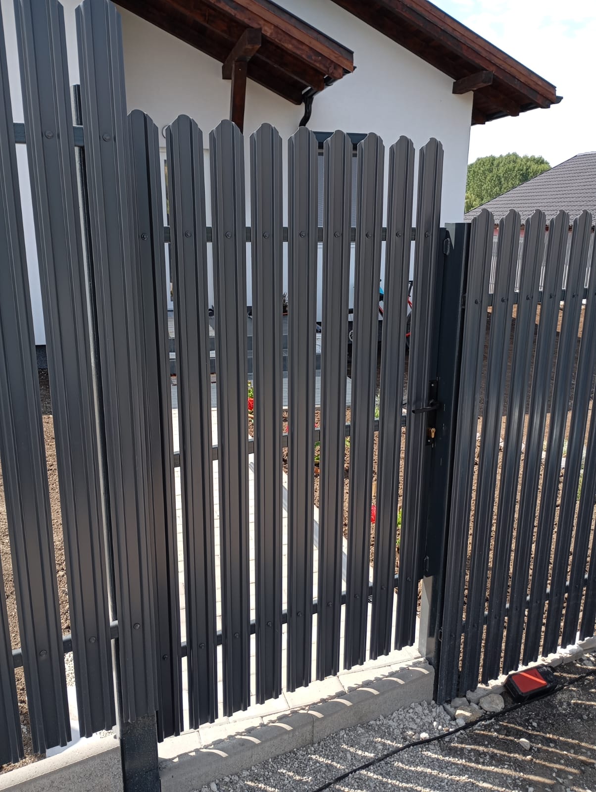 Lemez kerítés - Gard șipcă metalică - Sheet metal fence