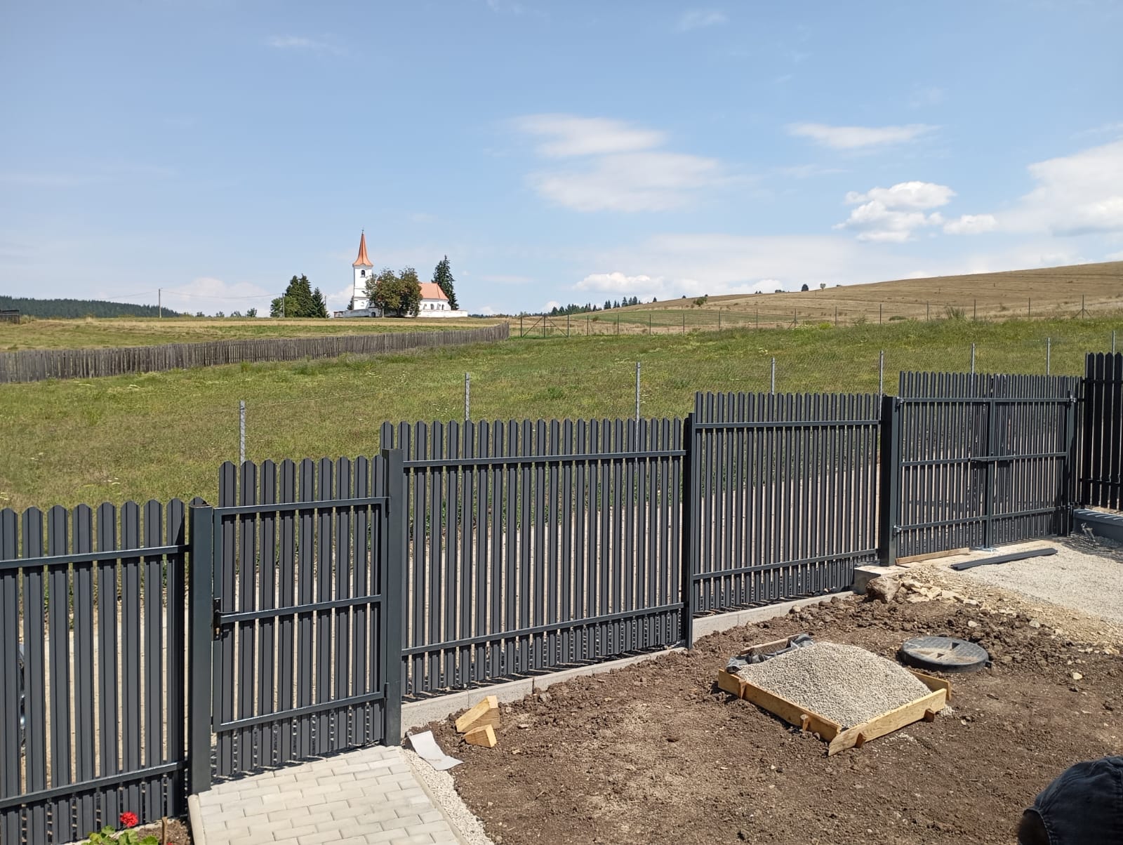 Lemez kerítés - Gard șipcă metalică - Sheet metal fence