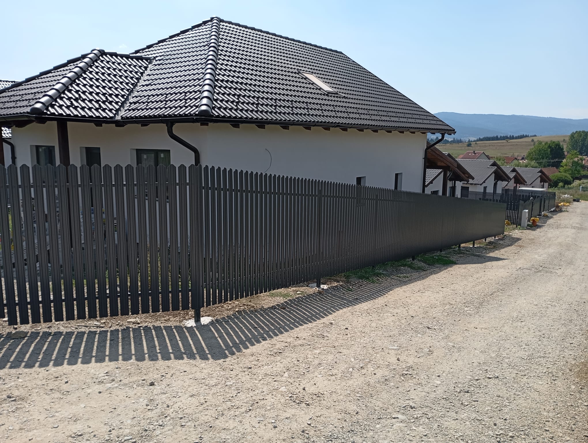 Lemez kerítés - Gard șipcă metalică - Sheet metal fence