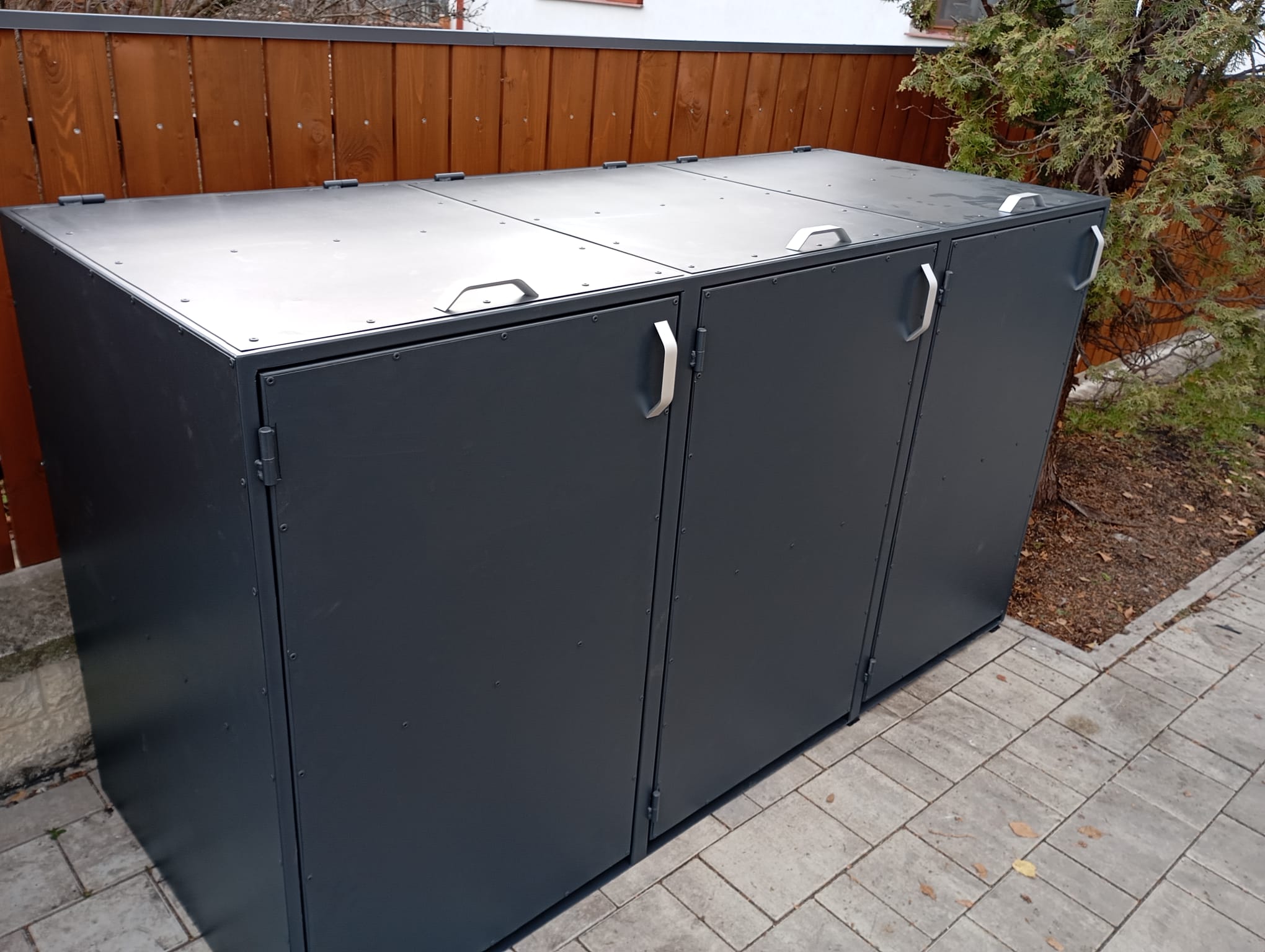 Szemetes tároló - Dulap pentru pubele - Trash bin cabinet