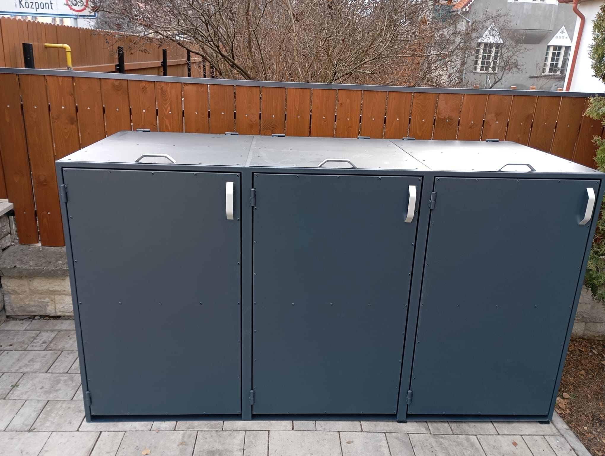 Szemetes tároló - Dulap pentru pubele - Trash bin cabinet