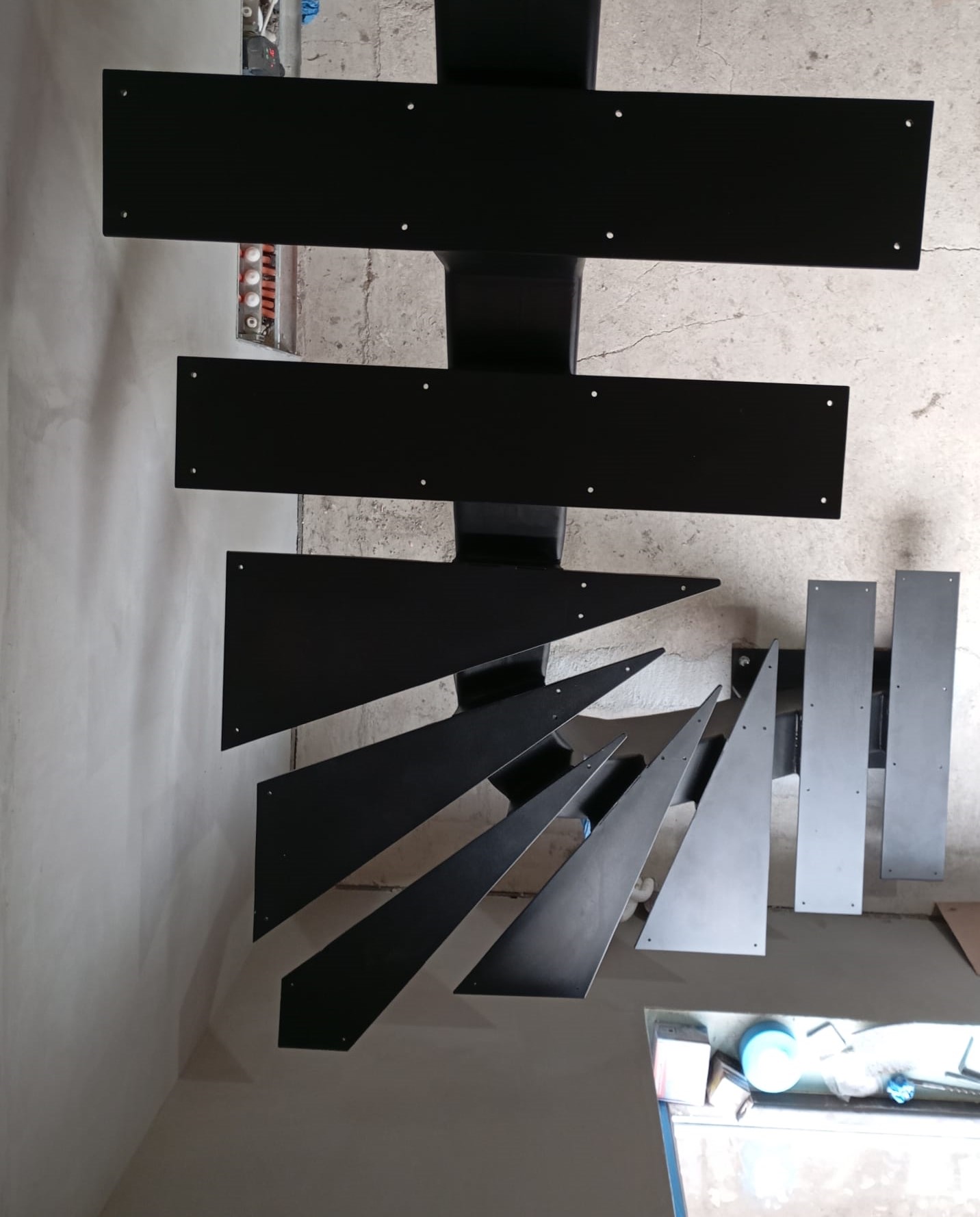 Csavart lépcső - Scară elicoidală - Helical staircase