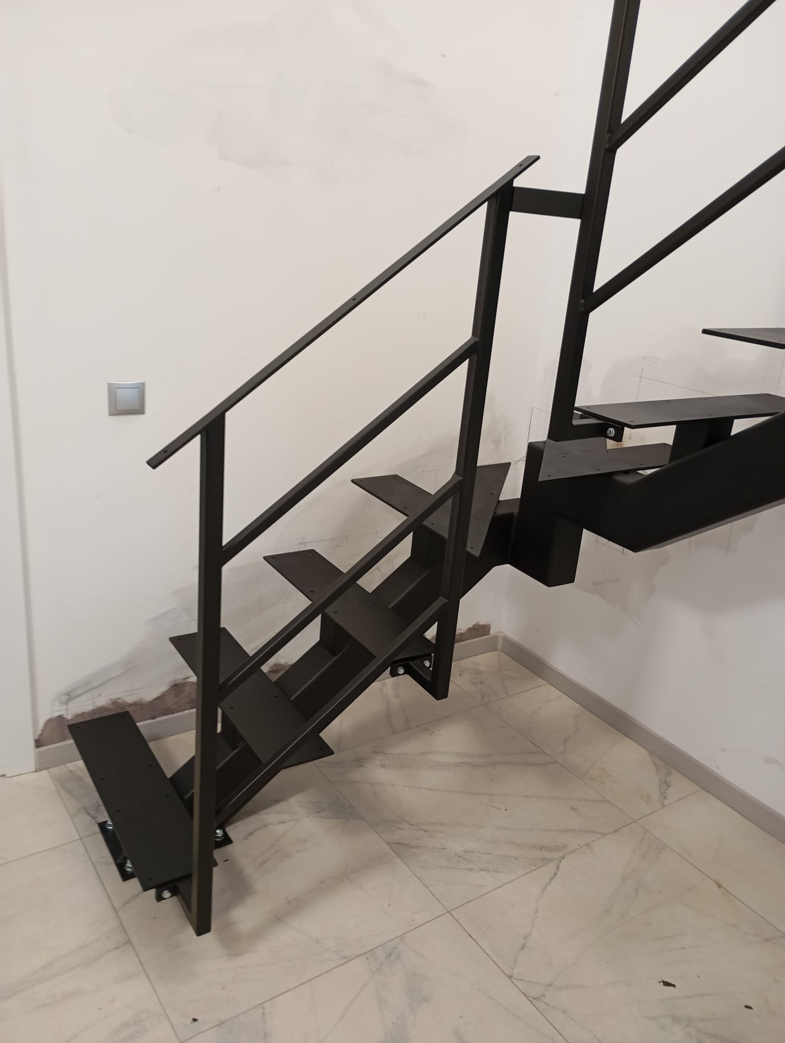 "U" alakú lépcső - Scară "U" - "U" shaped staircase