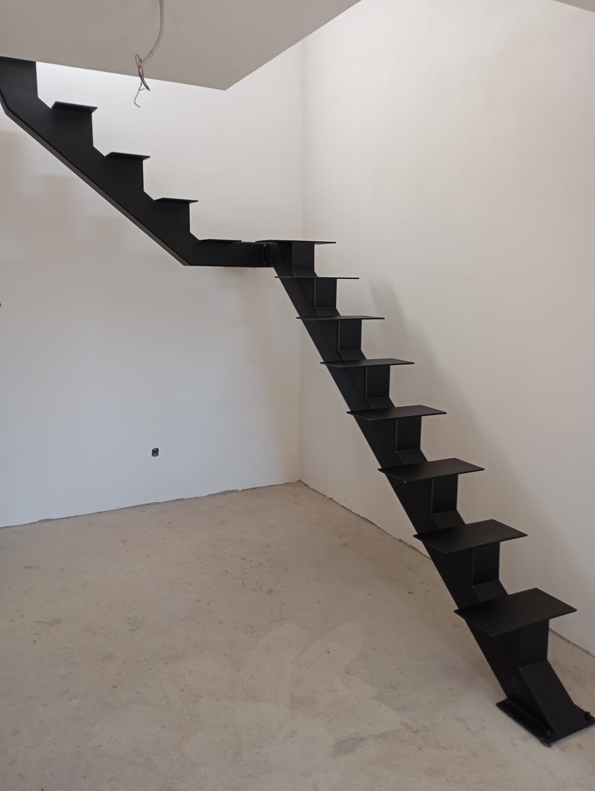 "Szkt" lépcső - Scară "Cat"  - "Cat" staircase 