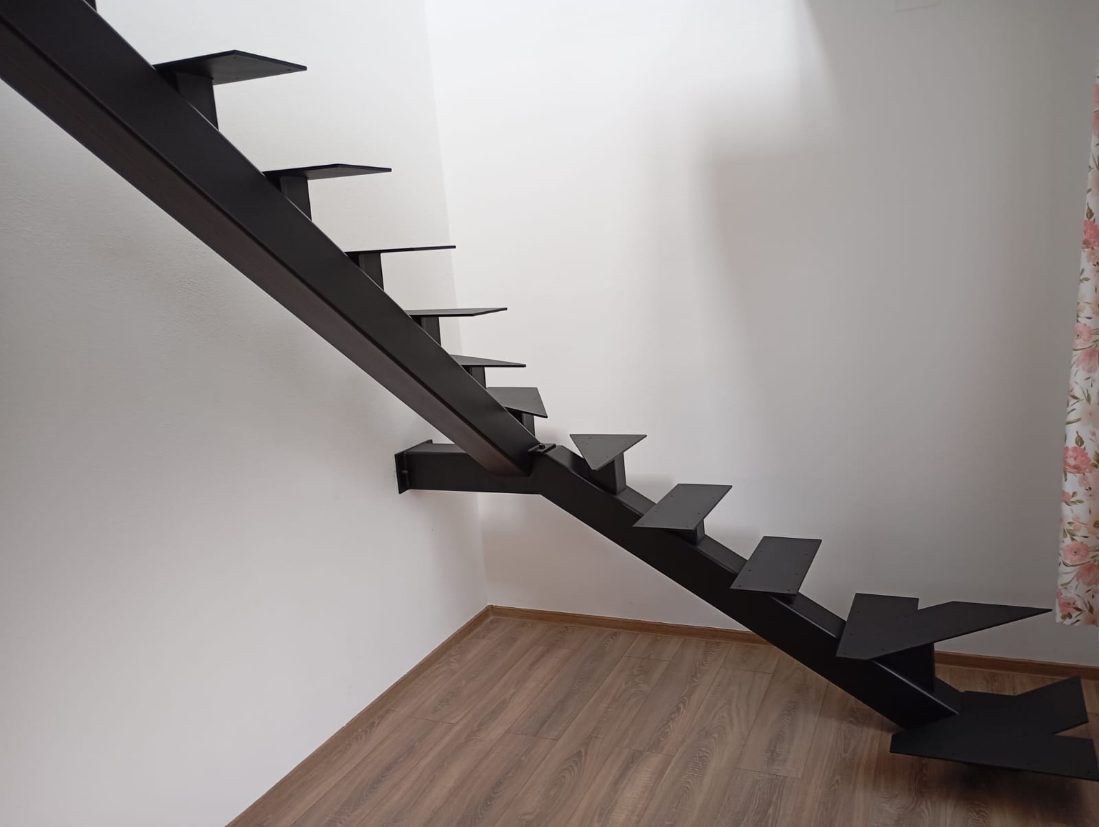 "DMK" lépcső - Scară "DMK" - "DMK" Staircase