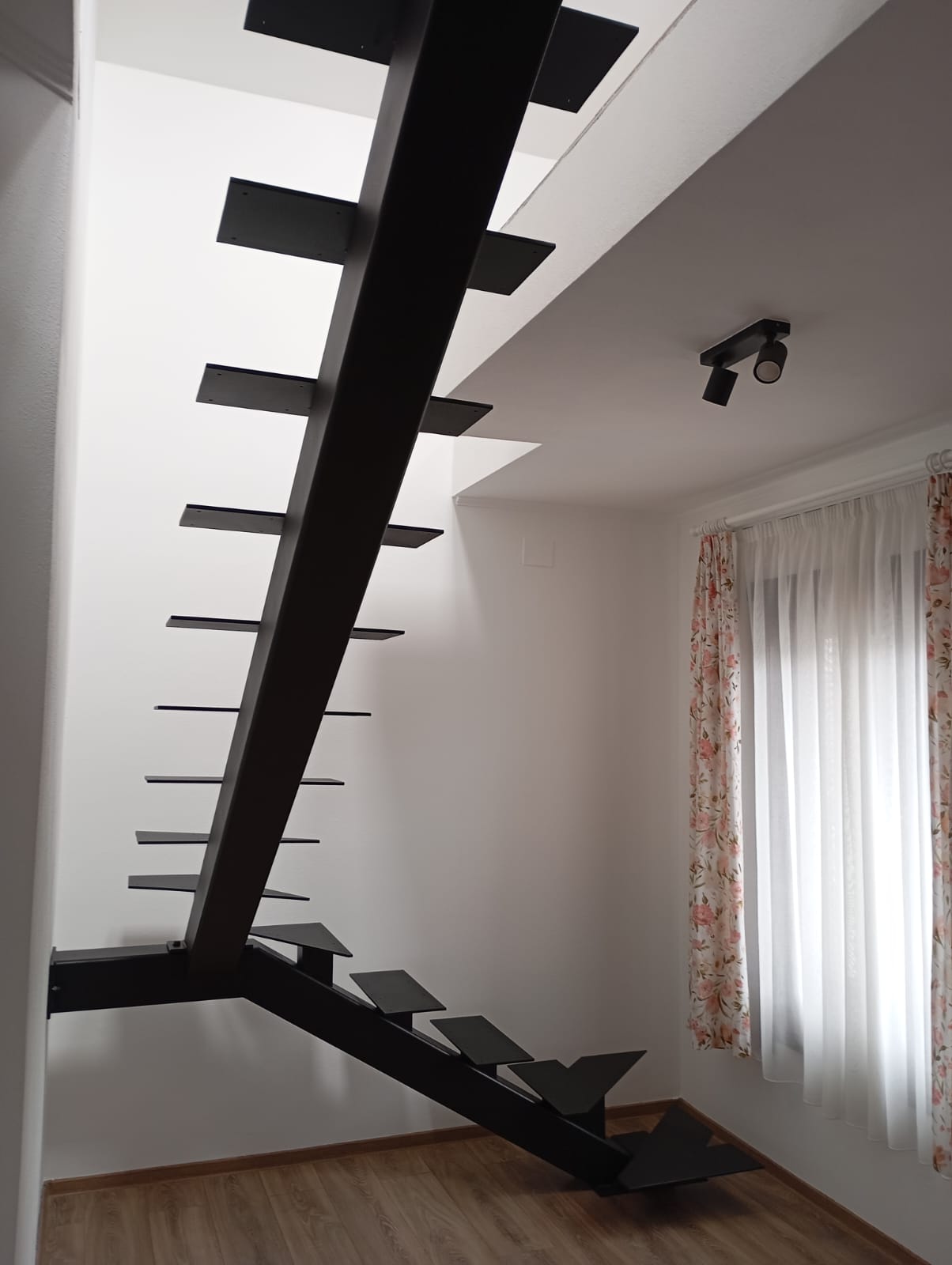 "DMK" lépcső - Scară "DMK" - "DMK" Staircase