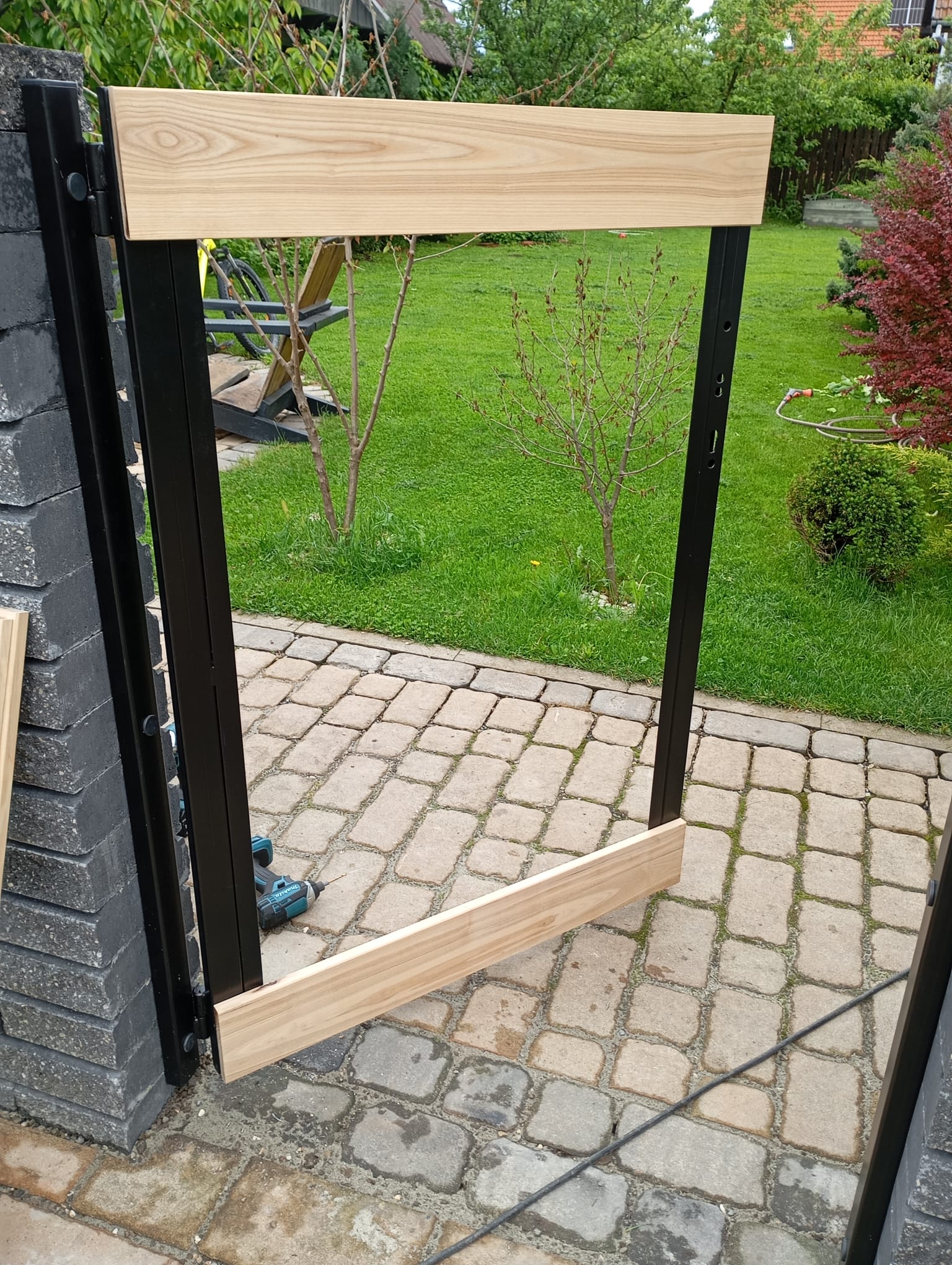 Tolókapu - Poartă culisantă - Sliding gate