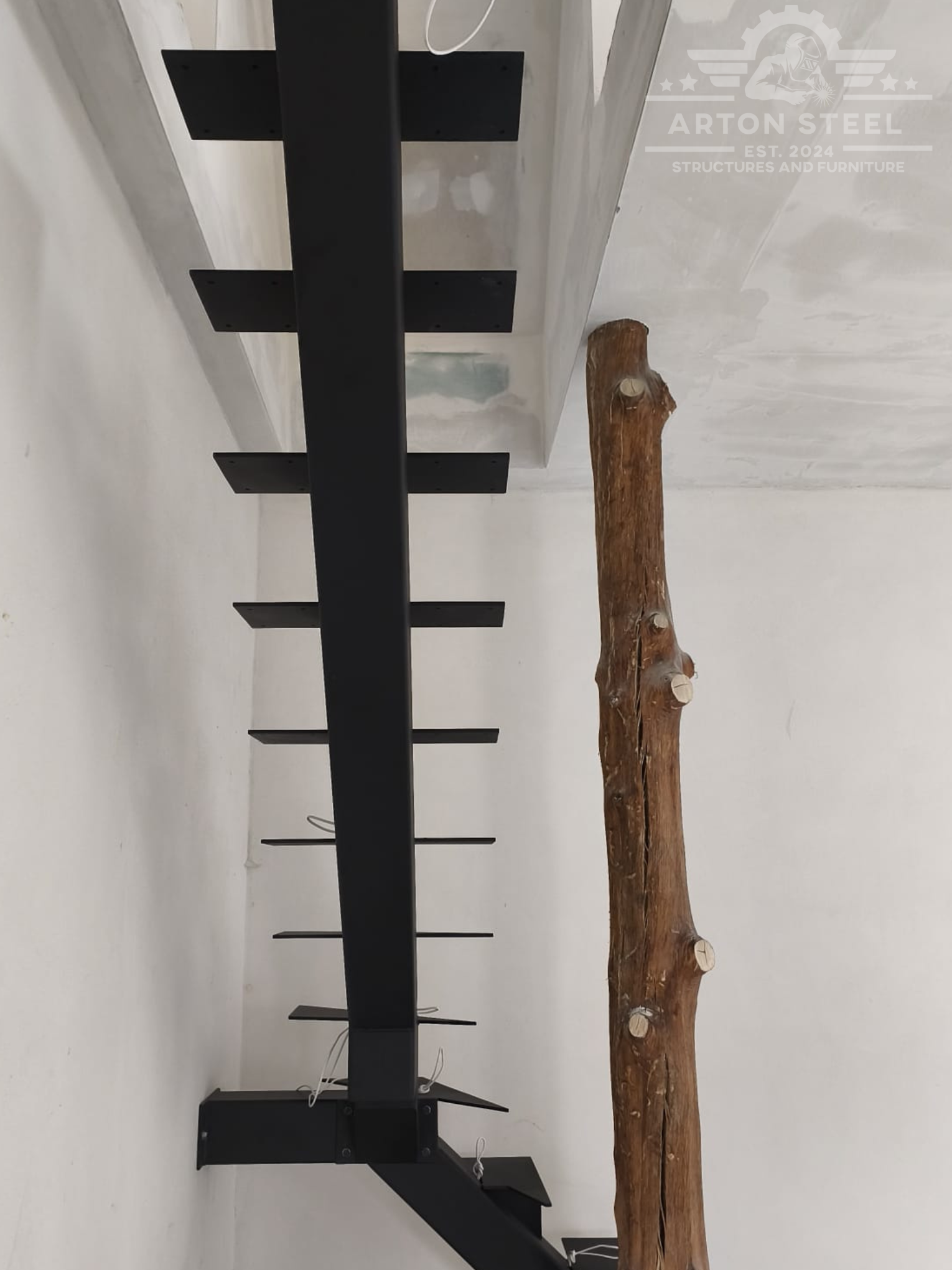 "UTS" Lépcső - Scară "UTS" - Staircase