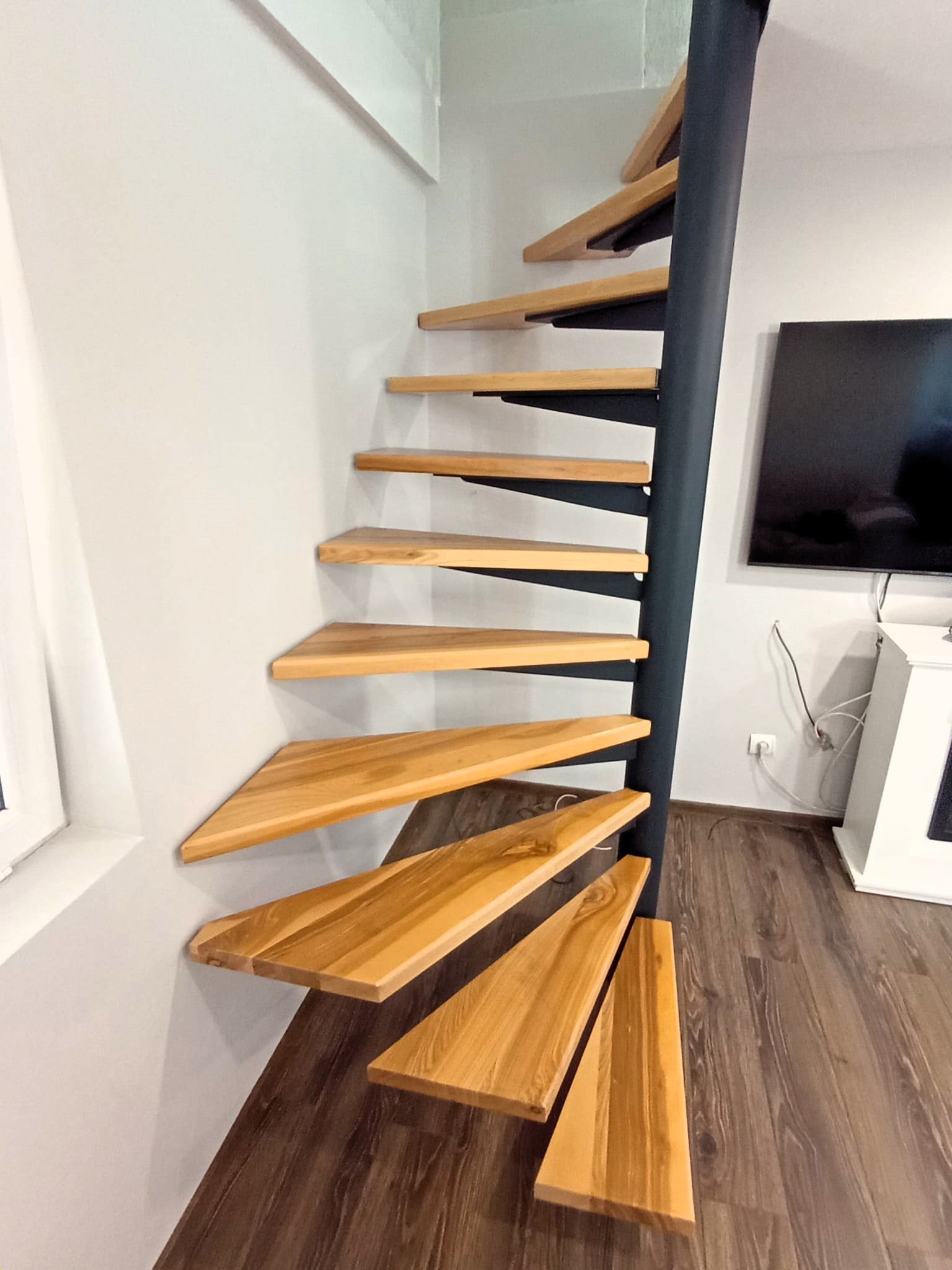 "CJ" Lépcső - Scară "CJ" - Staircase