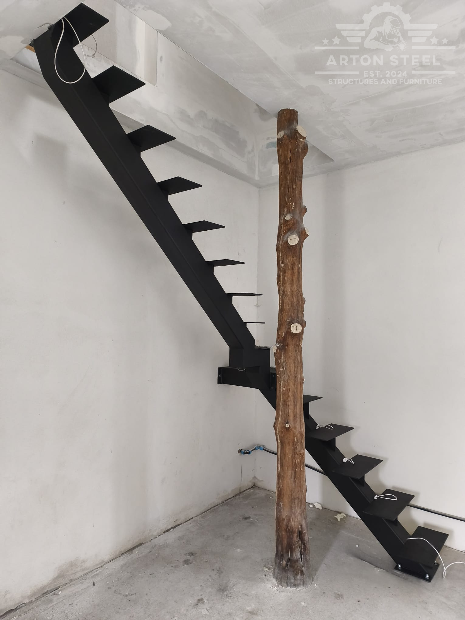 "UTS" Lépcső - Scară "UTS" - Staircase