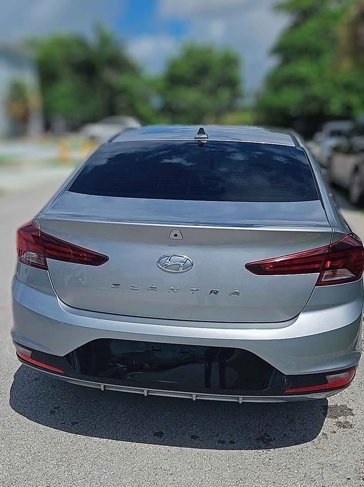 Hyundai Elantra Sedan 2019 (Clean Title)