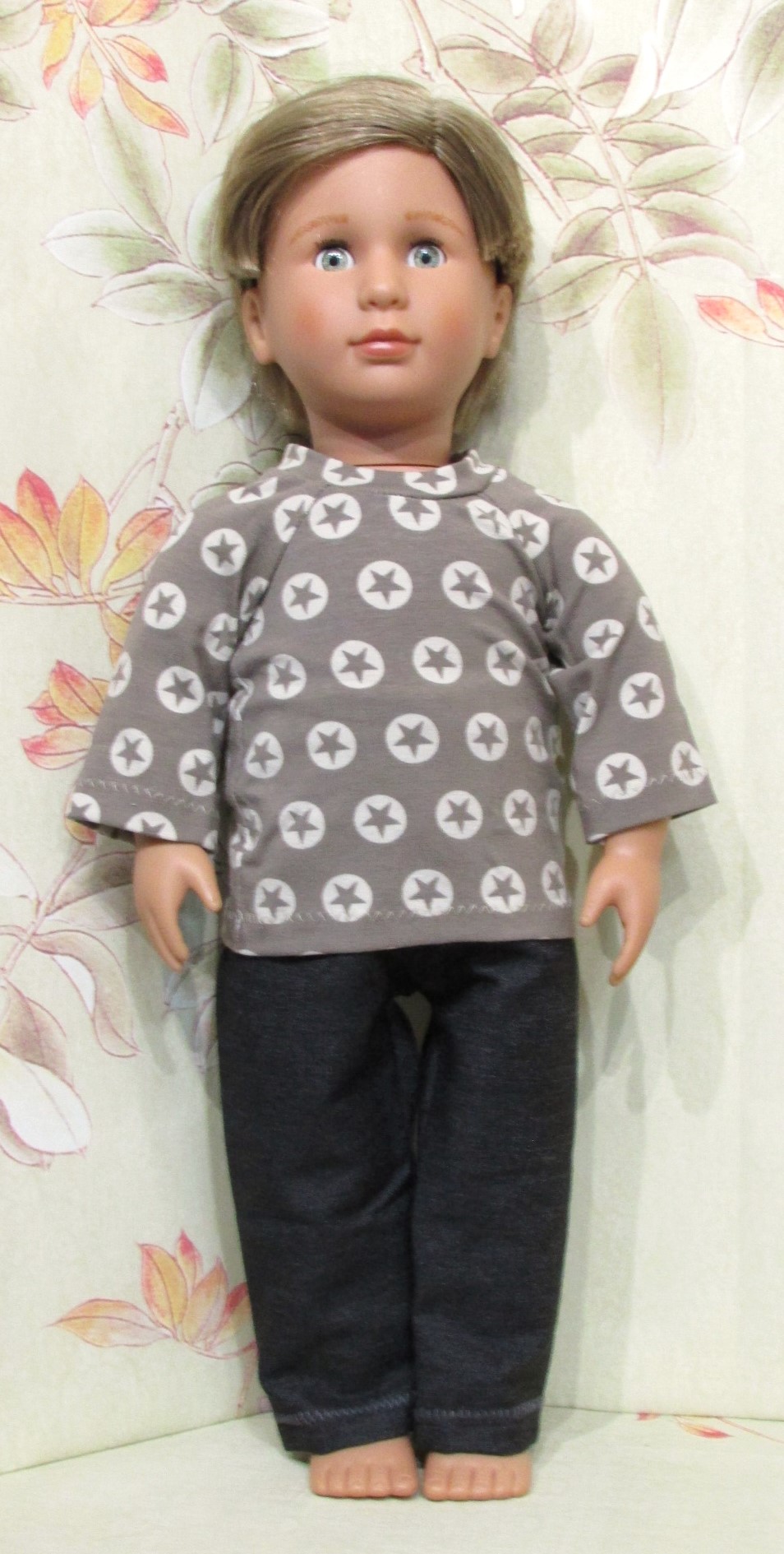 947  Grey Star Top and Black Jeans