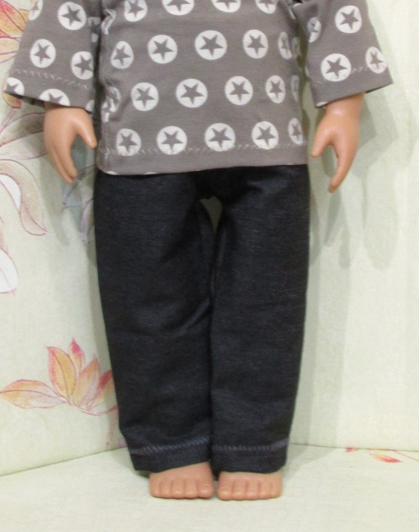 947  Grey Star Top and Black Jeans