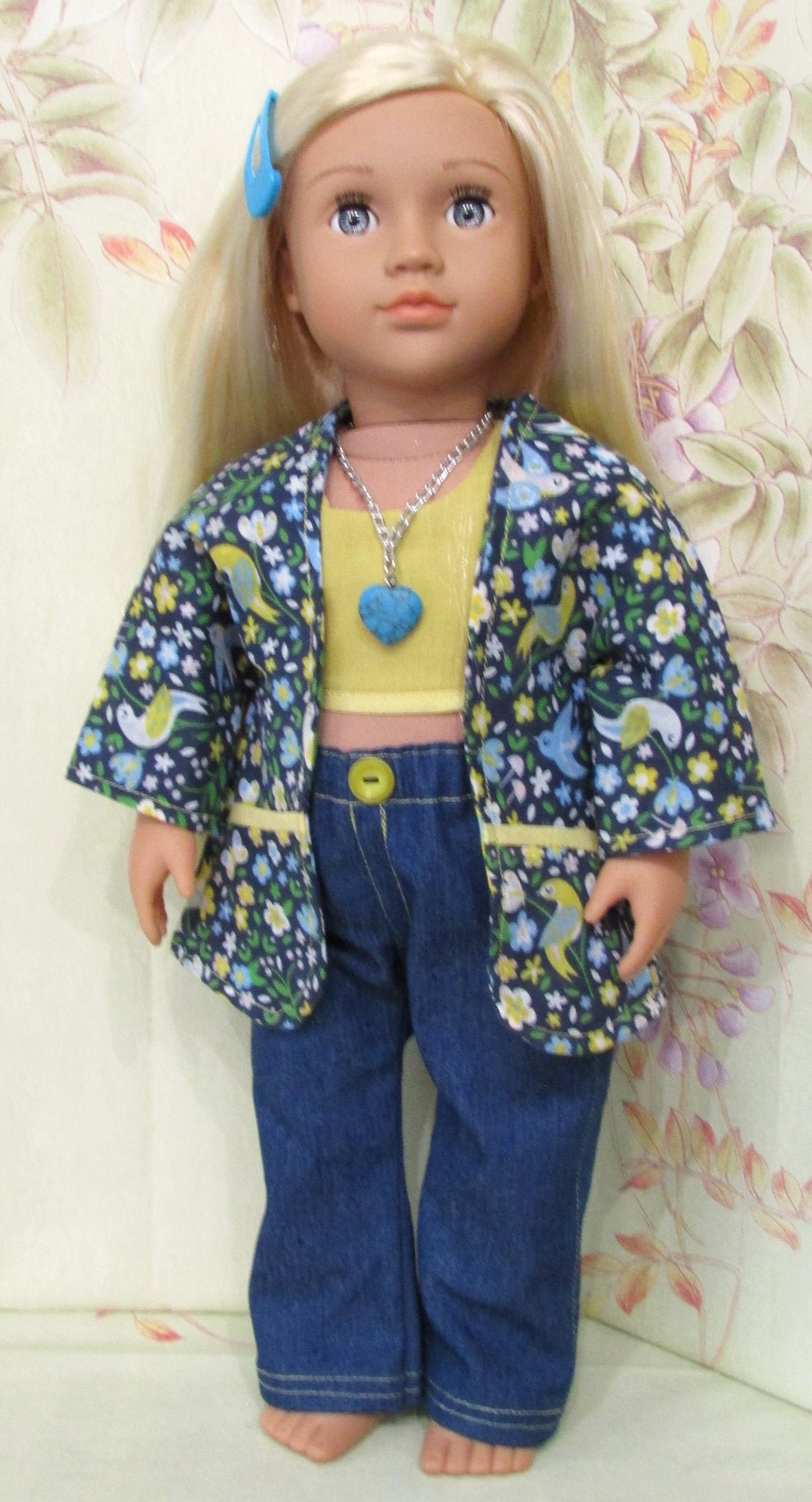 885    Festival Set: Crop Top, Lined Jacket, Jeans & Heart Necklace