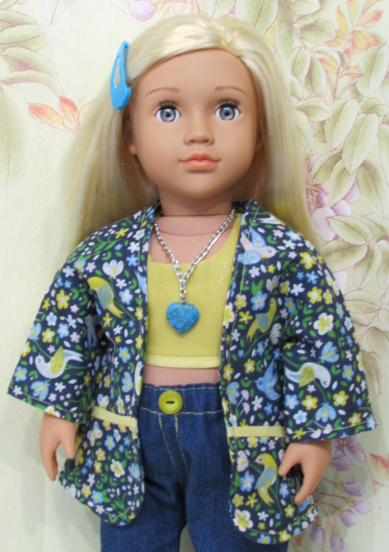 885    Festival Set: Crop Top, Lined Jacket, Jeans & Heart Necklace