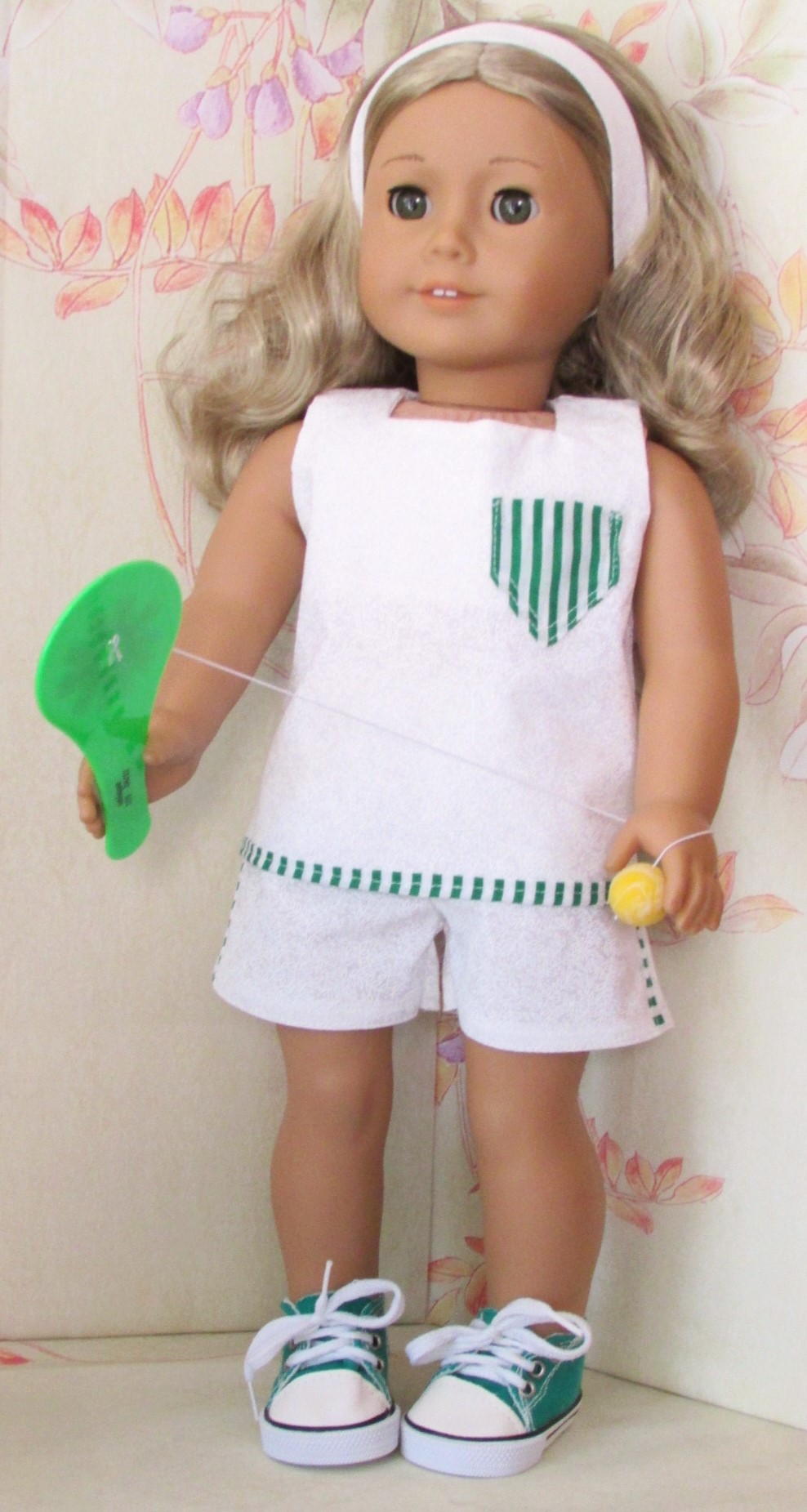878   Tennis Top & Shorts, Bat & Ball, Headband, Trainers