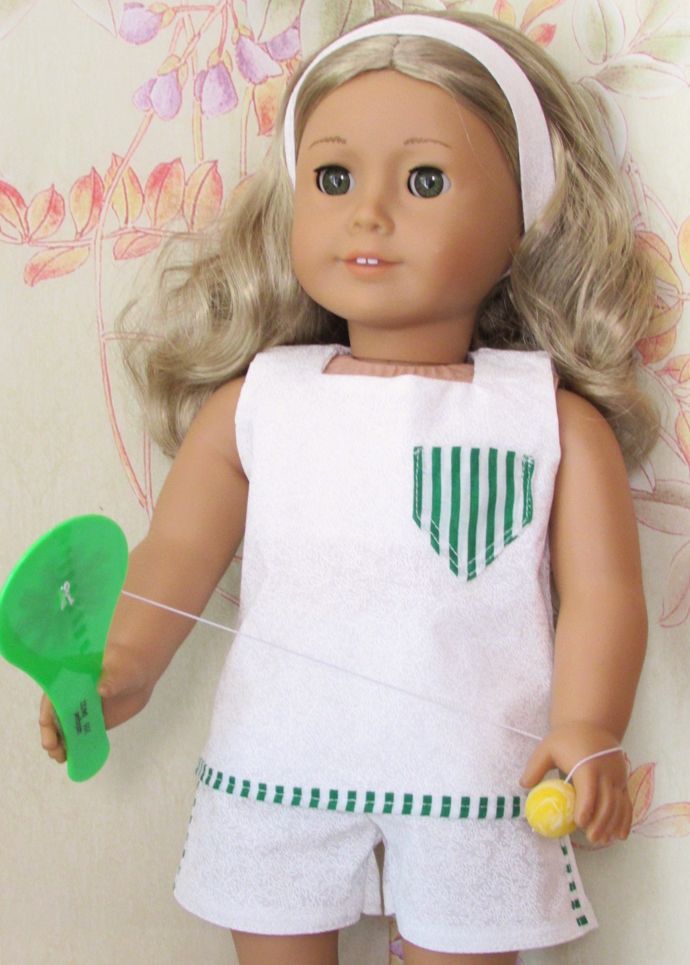 878   Tennis Top & Shorts, Bat & Ball, Headband, Trainers