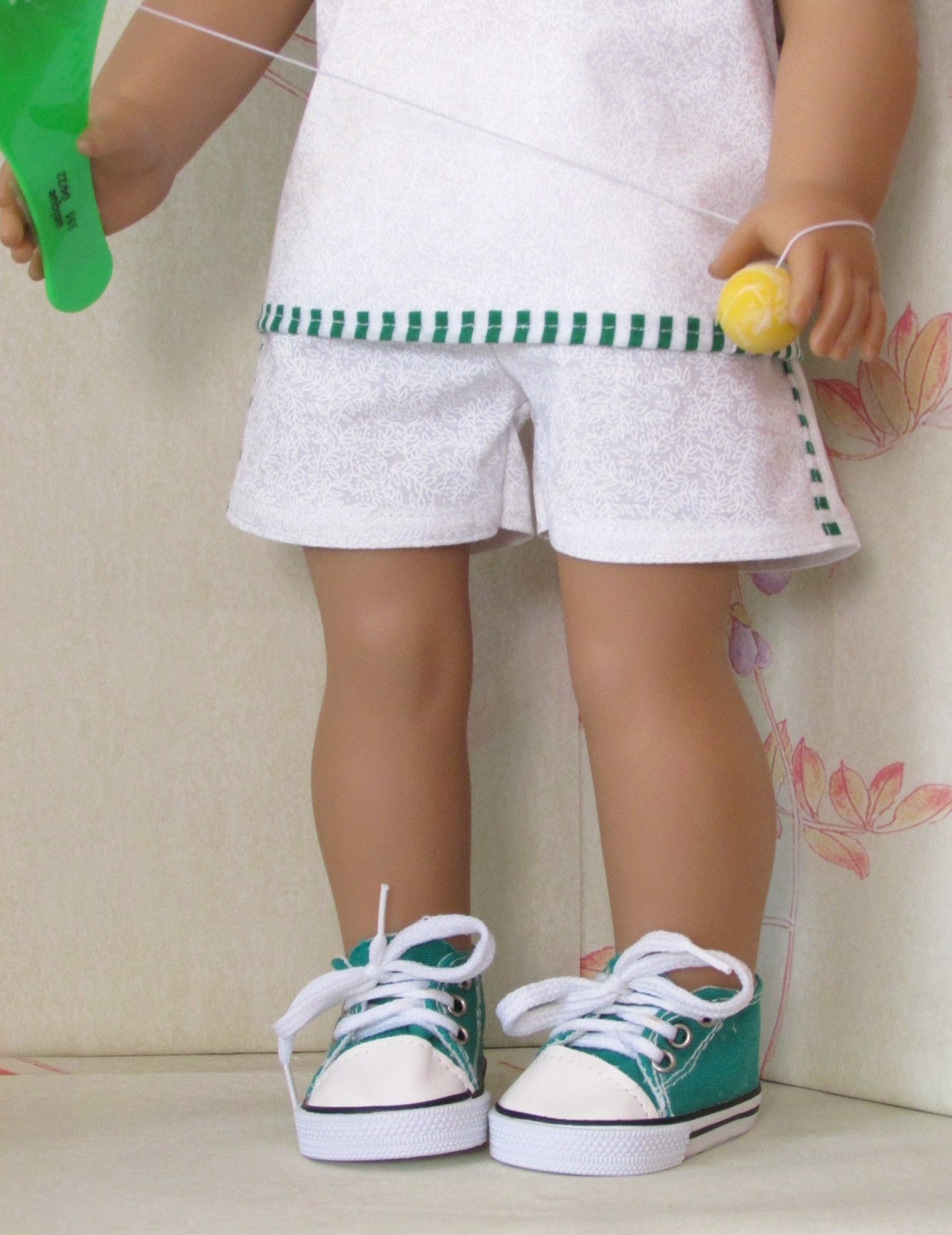 878   Tennis Top & Shorts, Bat & Ball, Headband, Trainers