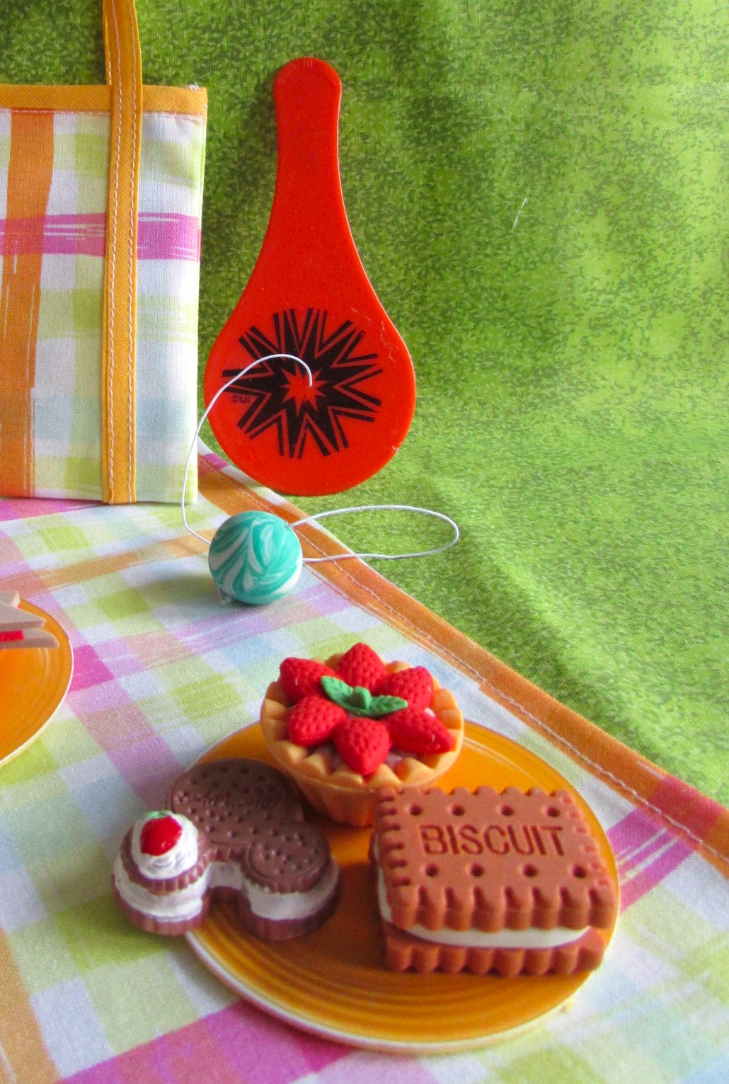 875   Doll-sized Picnic Set for 2, play food and game