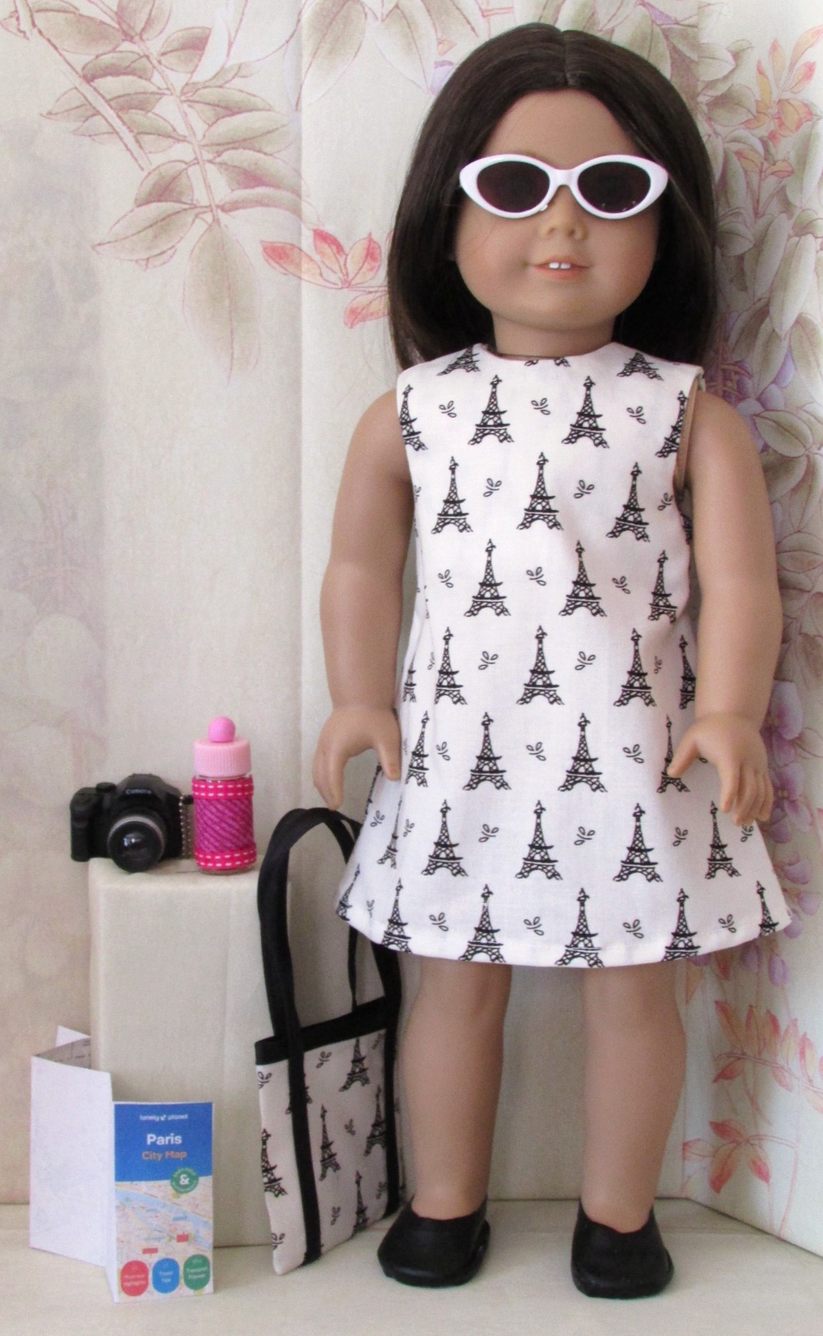 867   A Day Out in Paris Dress with lots of accessories