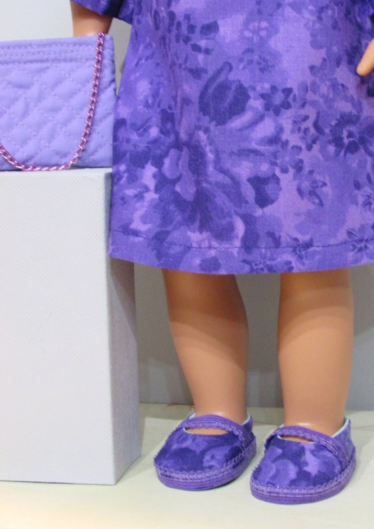844      Purple Flowers Dress, Shoes & Quilted Bag, Pearl Necklace