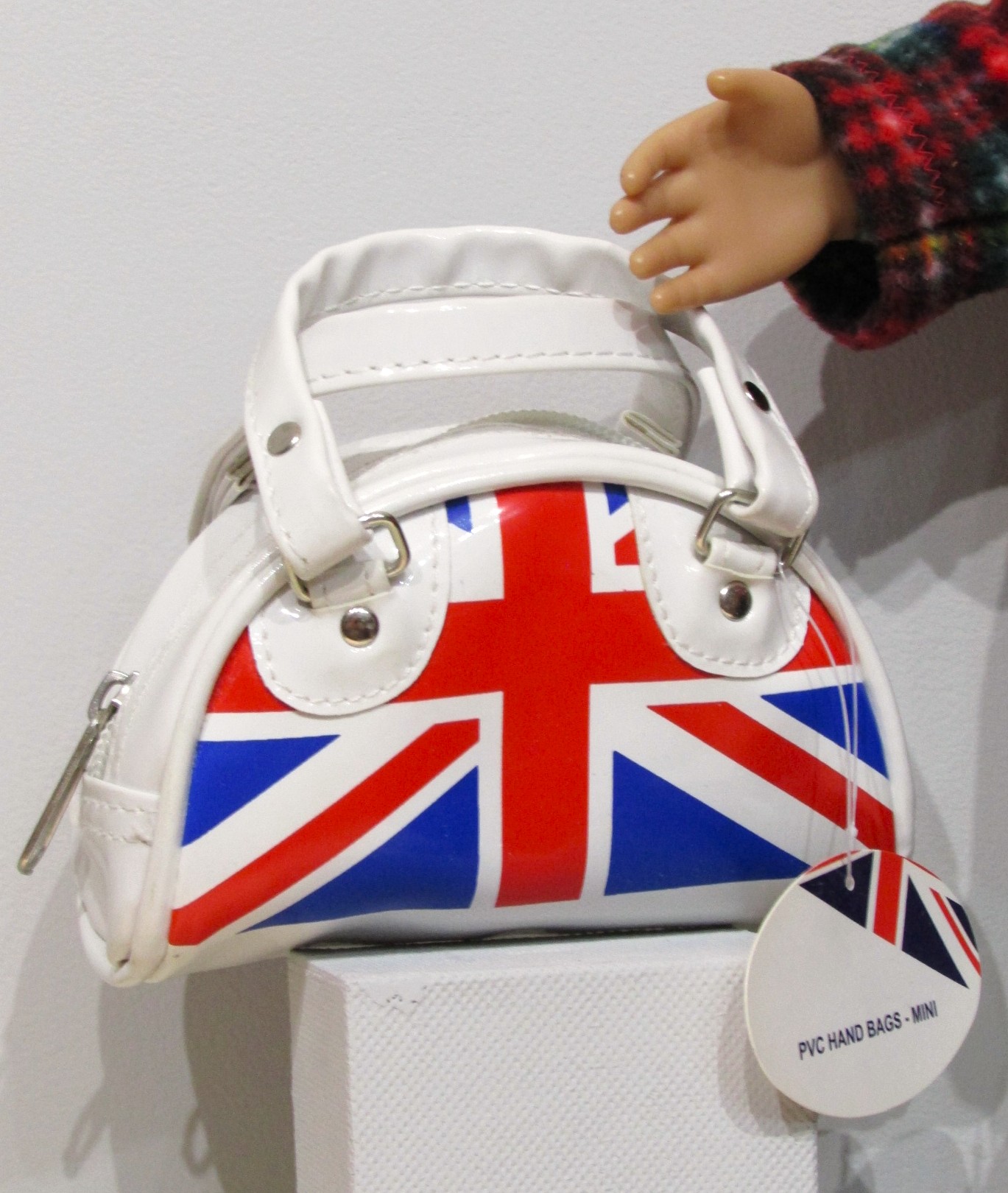 834  White Weekend Bag for 18" dolls, Union Jack design