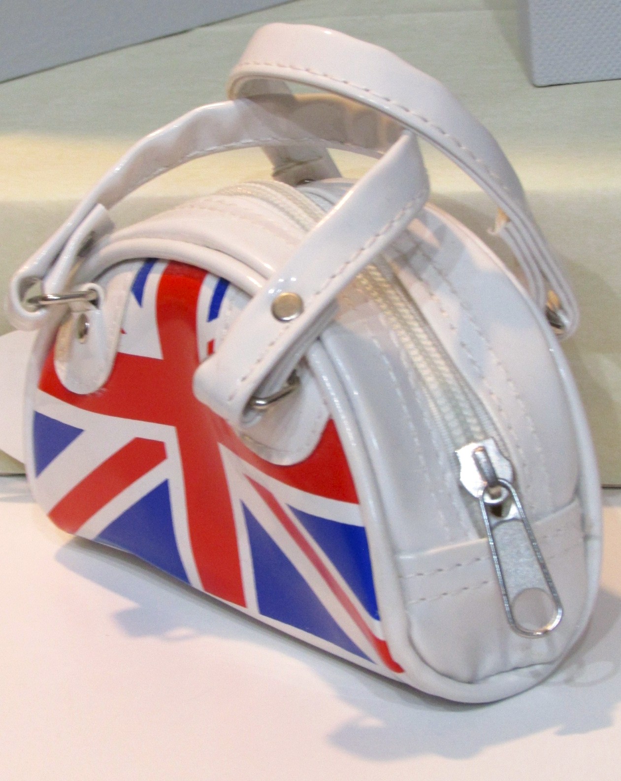 834  White Weekend Bag for 18" dolls, Union Jack design