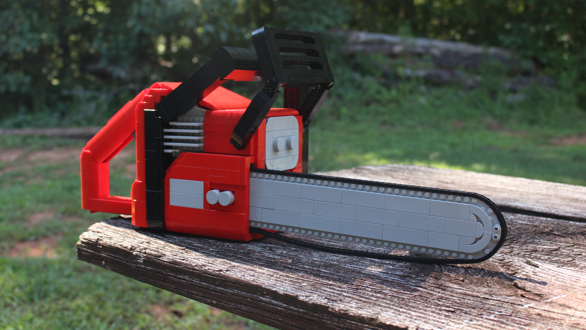 LVE Chainsaw MOC