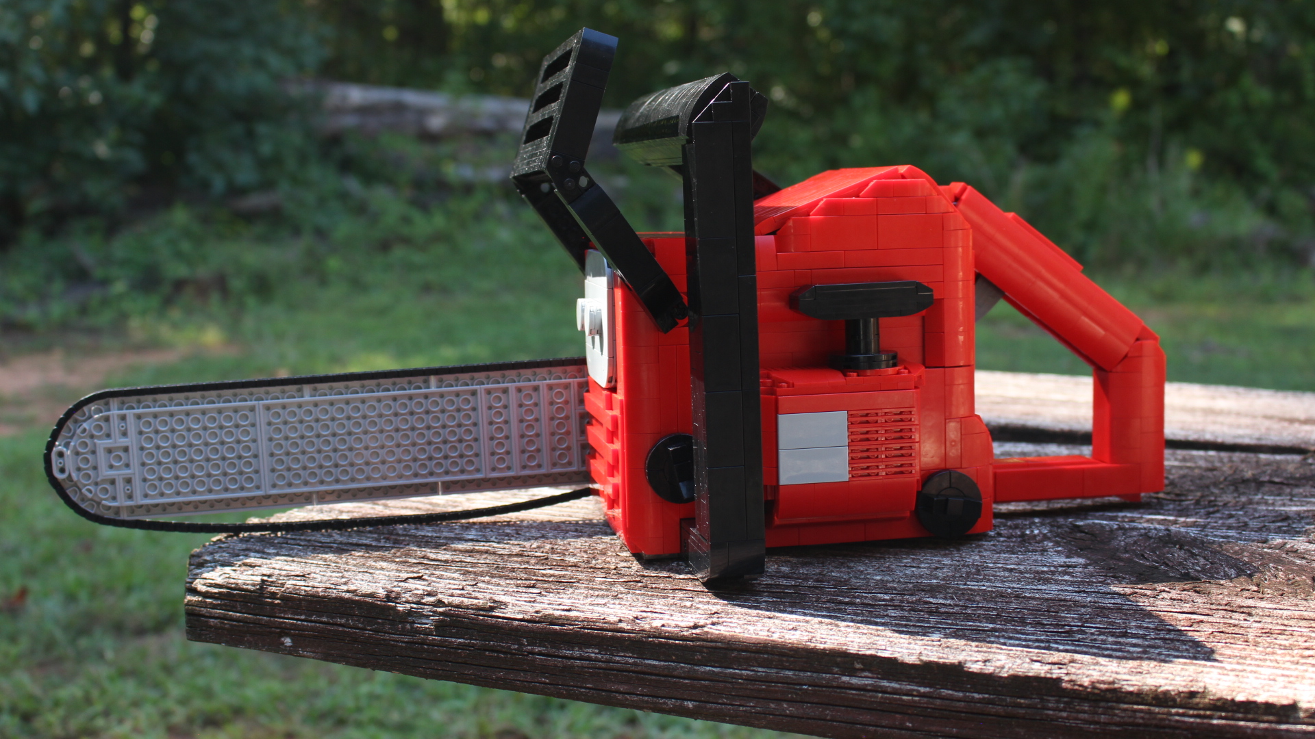 LVE Chainsaw MOC