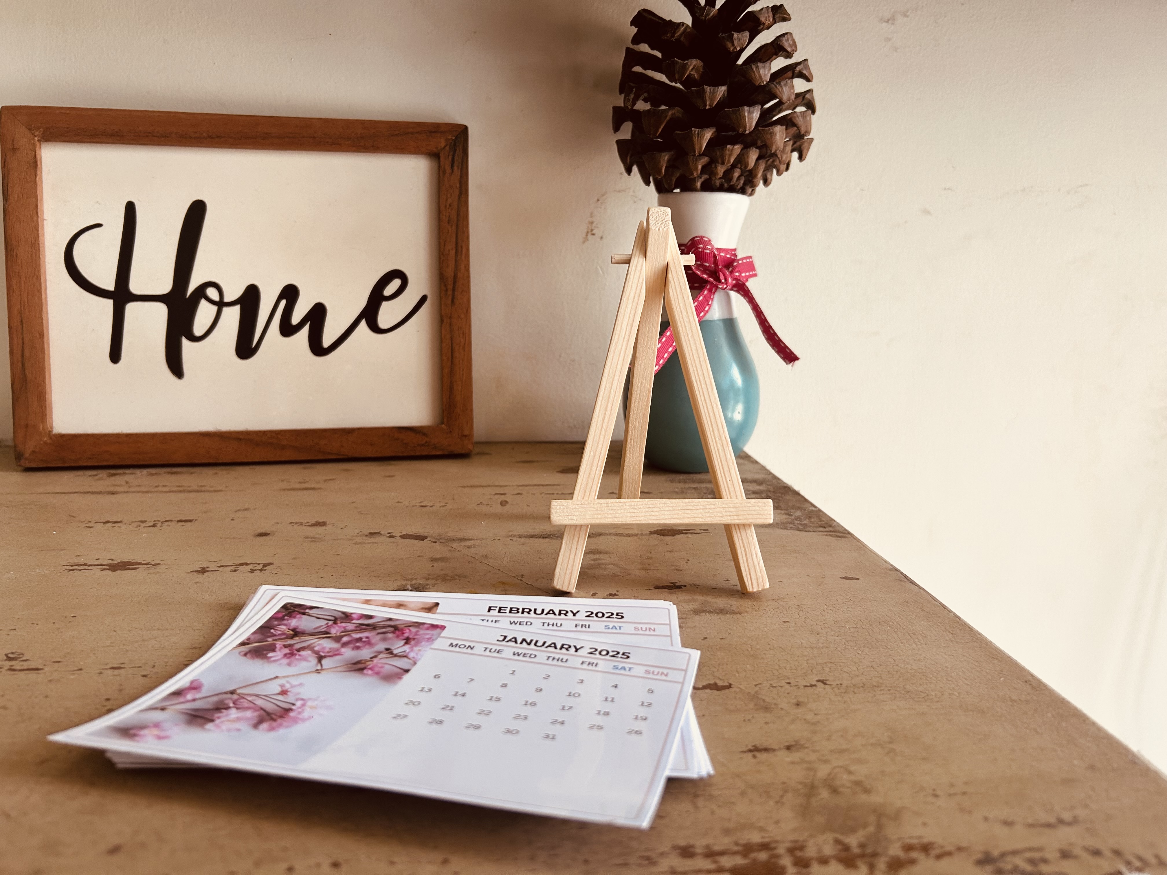 2025 Desk Calendar Card Set with Stand – 12 Monthly 4x6 Inch Aesthetic Botanical Prints – Perfect Gift for Home Office, Teachers, Friends & Students