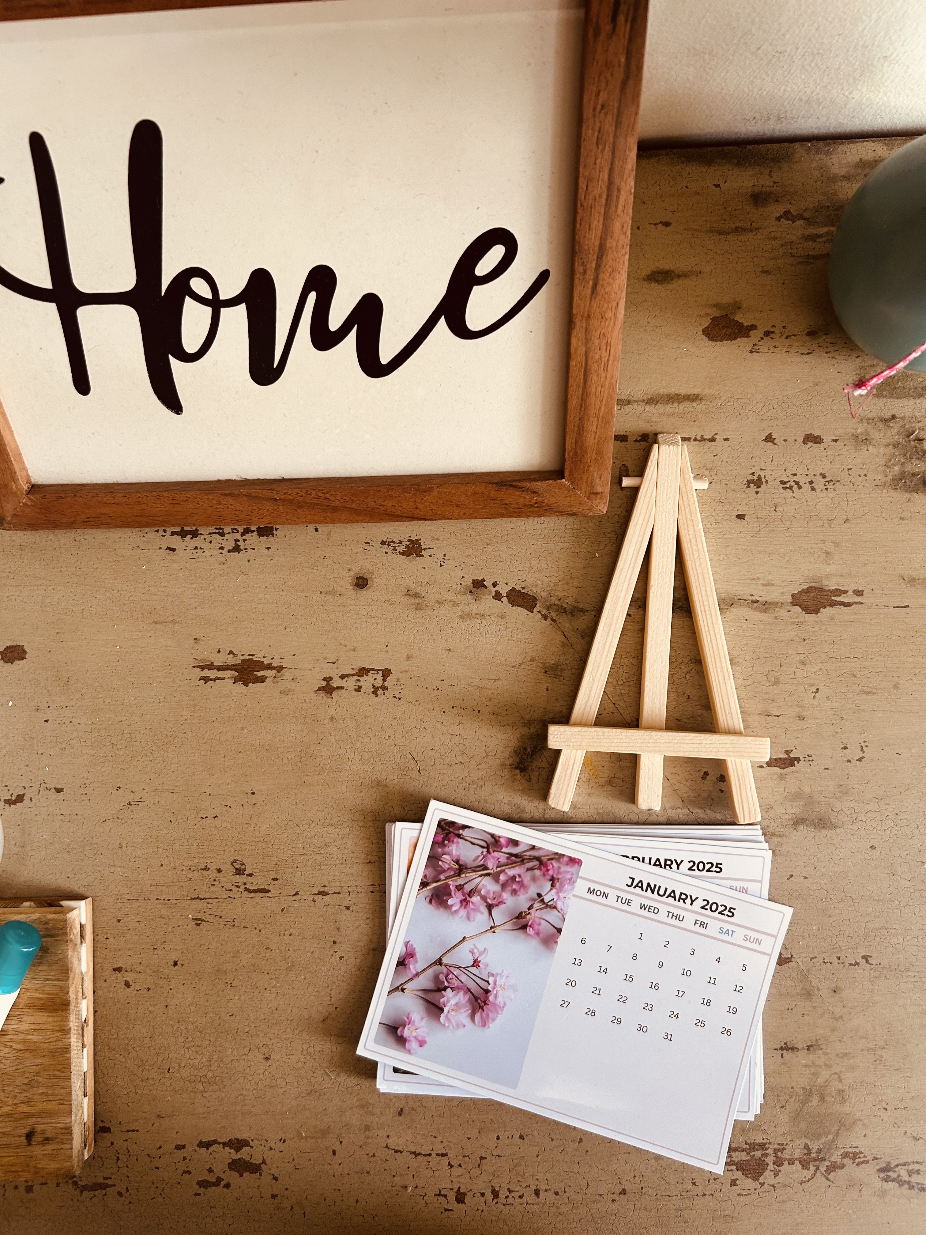 2025 Desk Calendar Card Set with Stand – 12 Monthly 4x6 Inch Aesthetic Botanical Prints – Perfect Gift for Home Office, Teachers, Friends & Students