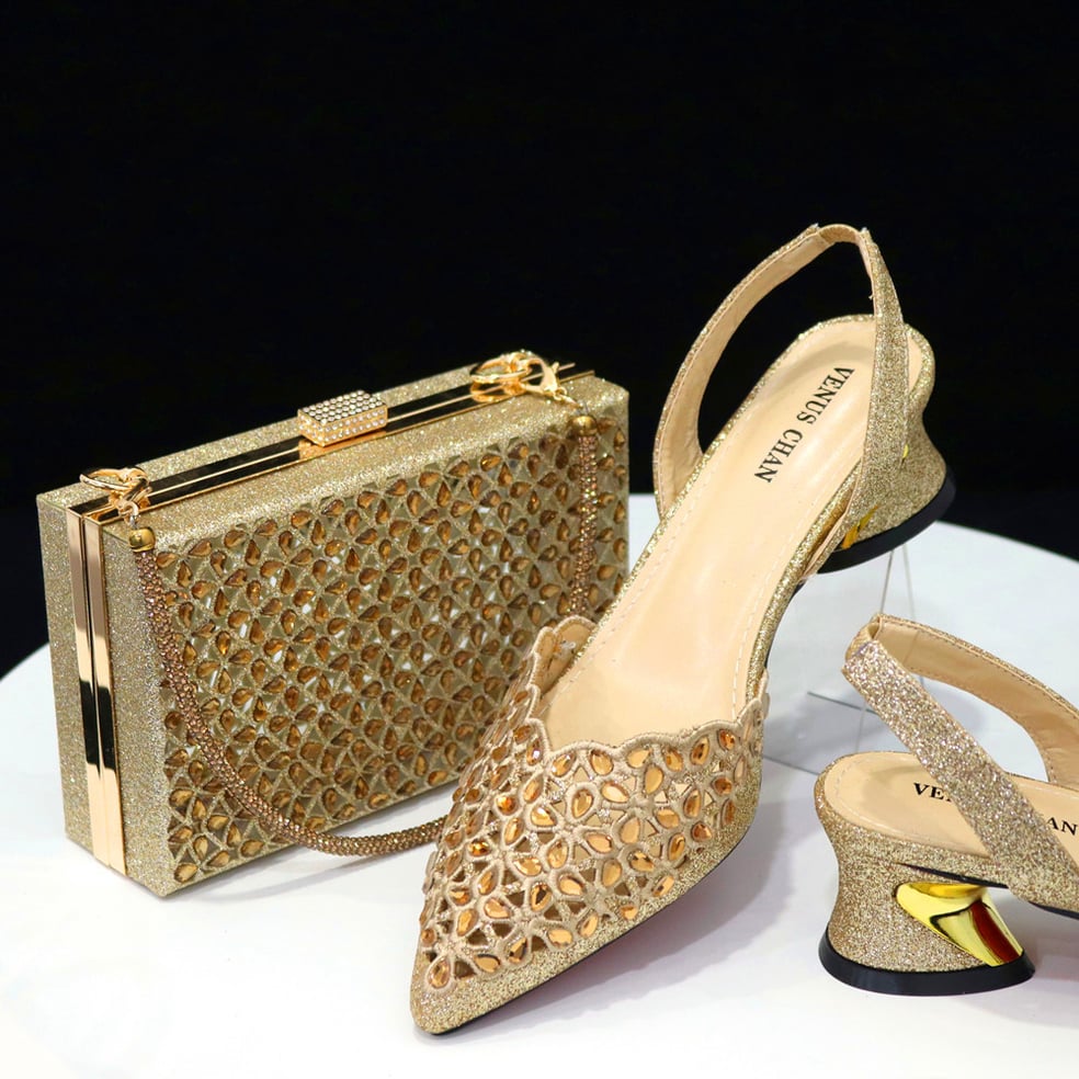 Chaussures talons Femme, broderie évidée et strass, escarpins, et Joli sac, LIVRAISON GRATUITE