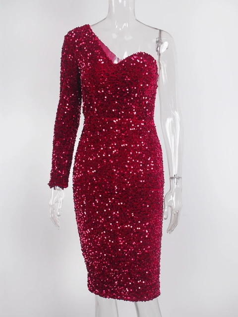 Robe mi-longue à paillettes, manches longues et une épaule dénudée, col en V-cou, longueur au genou