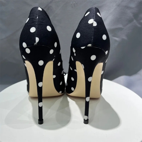 Escarpins talons aiguilles en satin noir à pois pour femmes avec nœud papillon