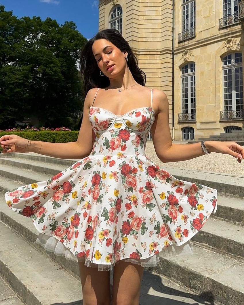 Robe trapèze élégante avec jupe en tulle et imprimé floral