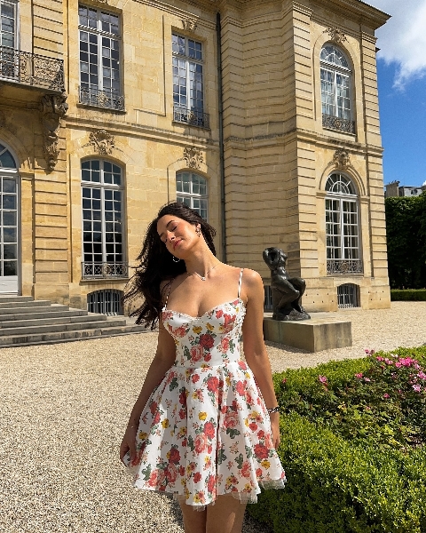 Robe trapèze élégante  avec jupe en tulle et imprimé floral