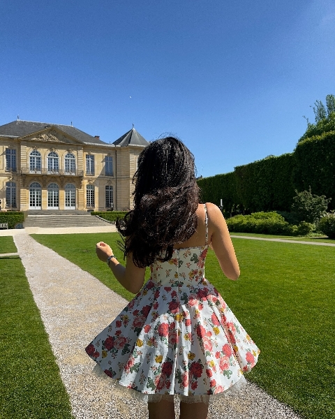 Robe trapèze élégante  avec jupe en tulle et imprimé floral