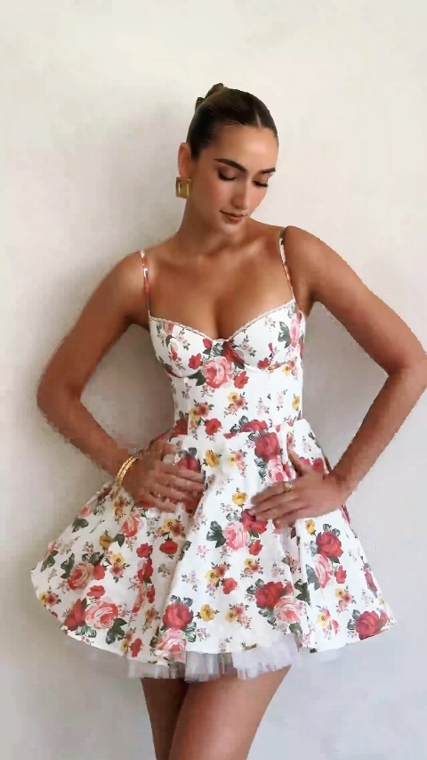 Robe trapèze élégante  avec jupe en tulle et imprimé floral
